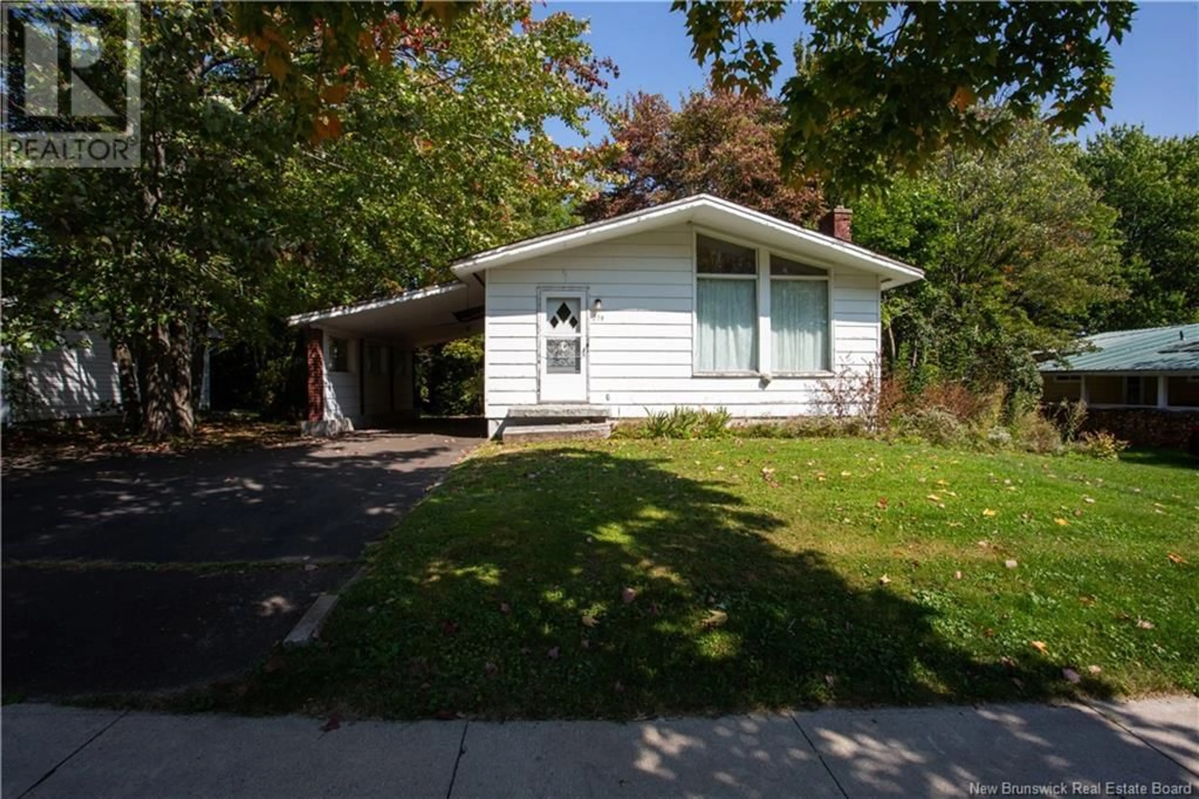 Home with vinyl exterior material, street for 278 Southampton Drive, Fredericton New Brunswick E3B4T6