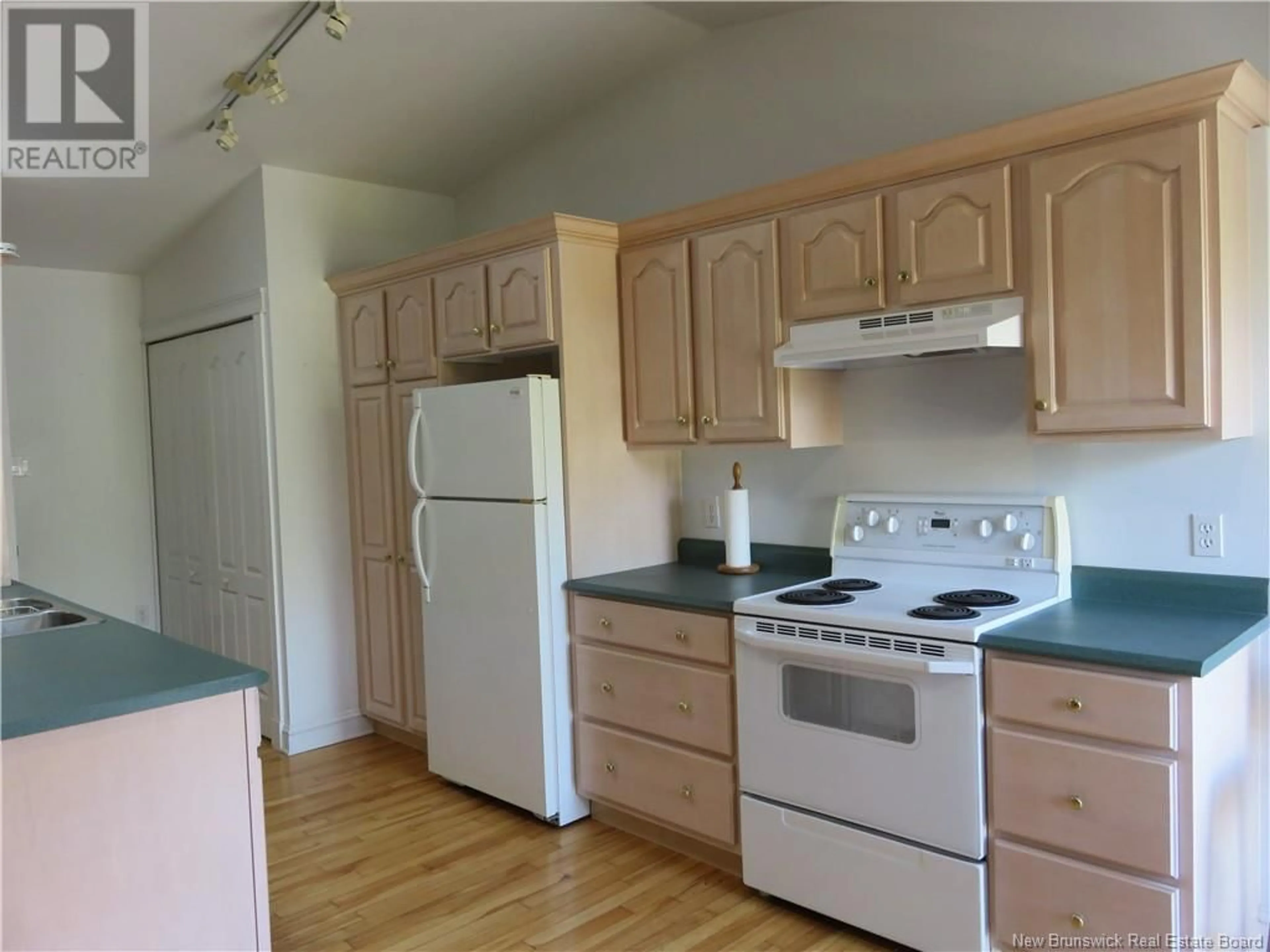 Standard kitchen, wood floors, cottage for 18 Windermere Court, Rothesay New Brunswick E2E5Y4