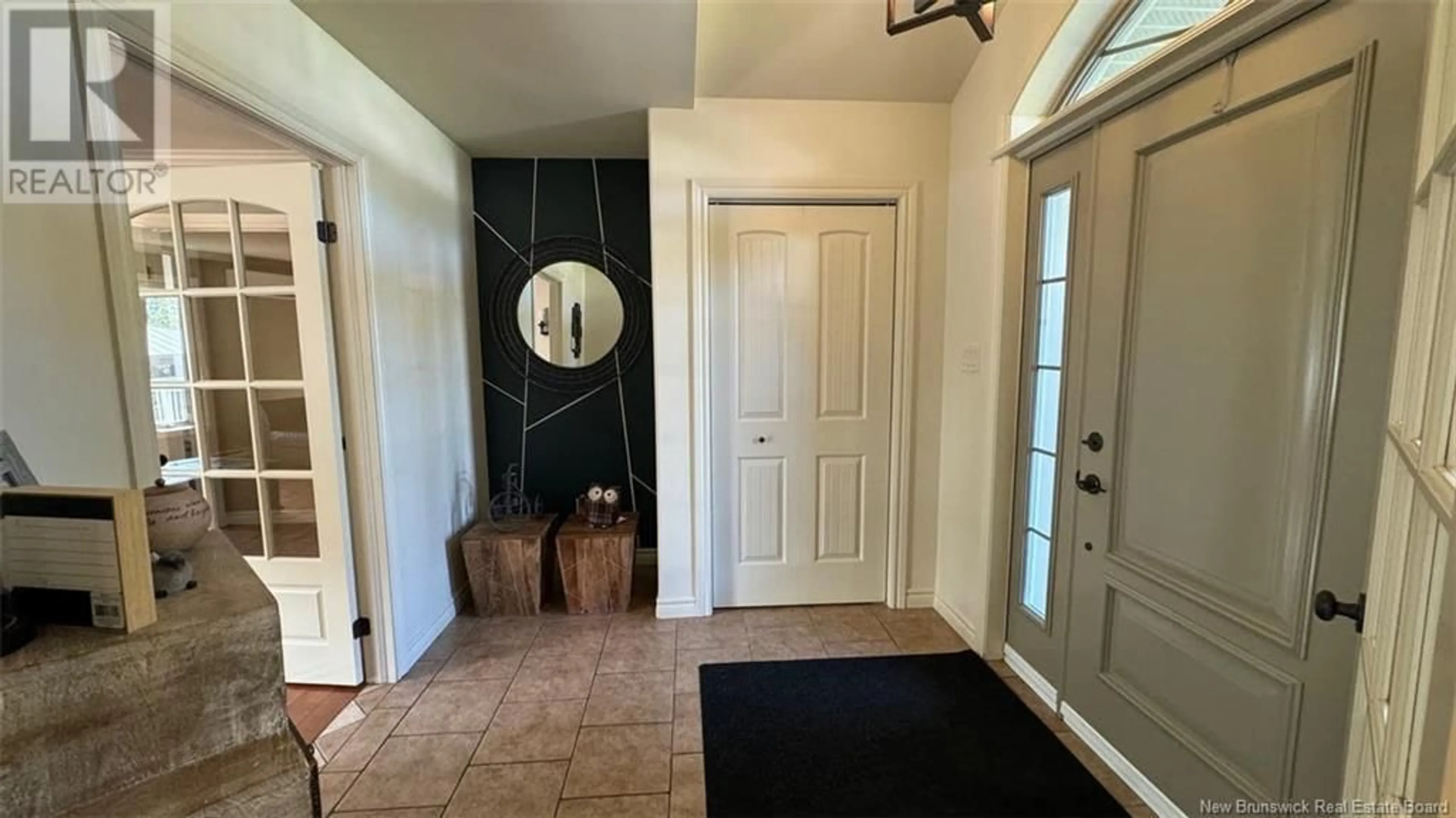 Indoor entryway for 8 KING STREET, Saint-Léonard New Brunswick E7E1W9