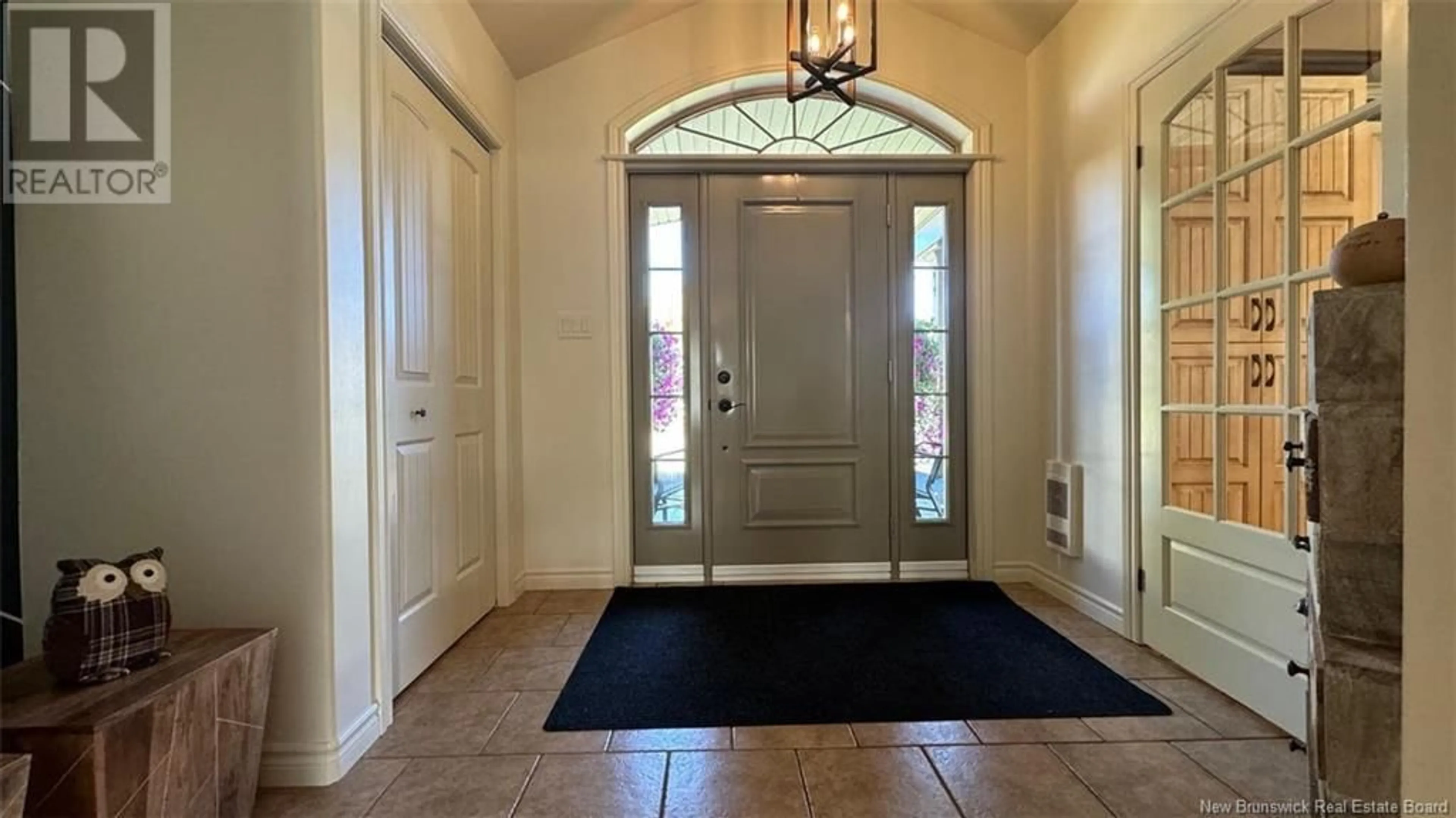 Indoor entryway, wood floors for 8 King Street, Saint-Léonard New Brunswick E7E1W9