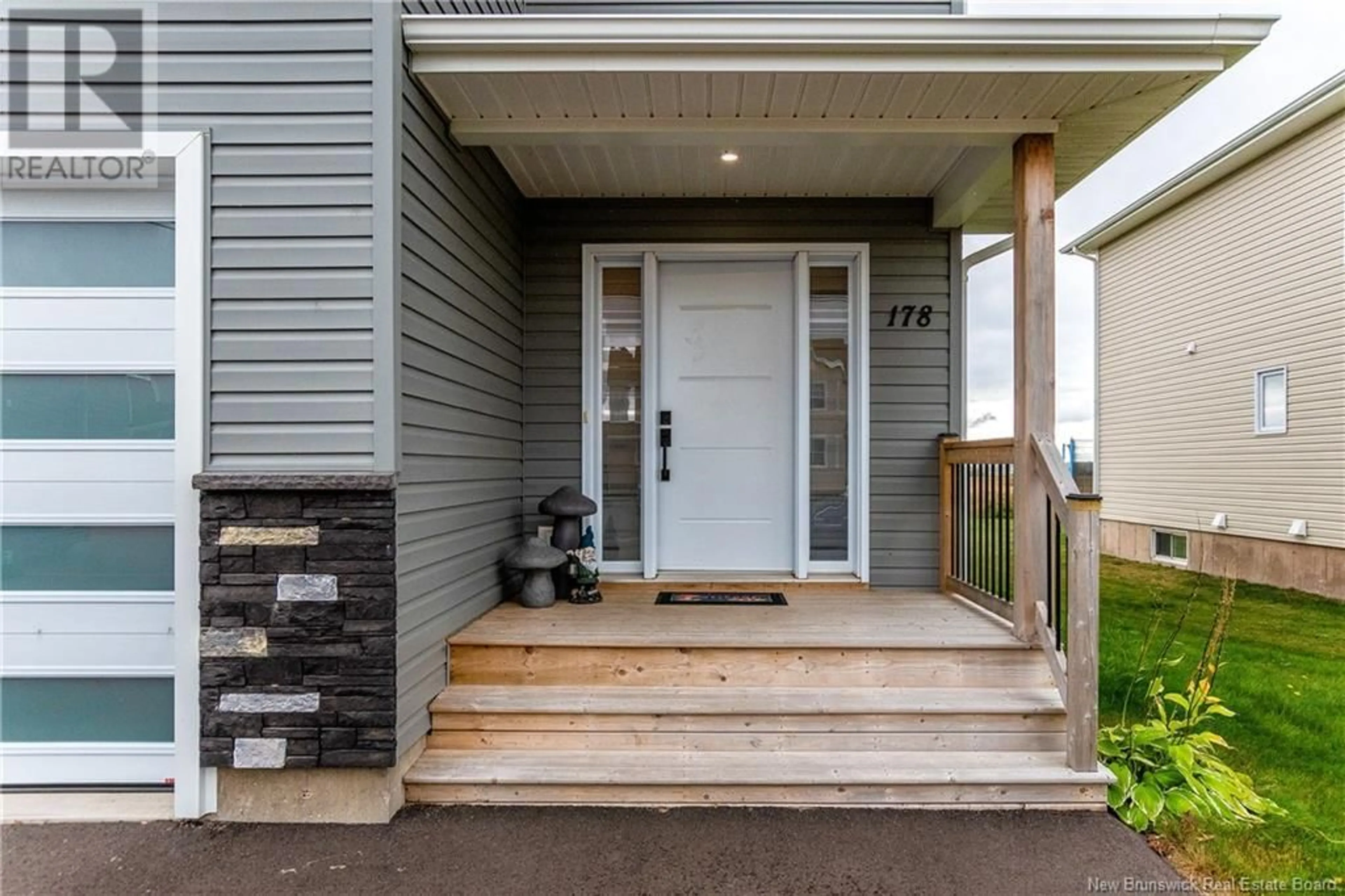 Indoor entryway for 178 Surette Street, Dieppe New Brunswick E1A9R4