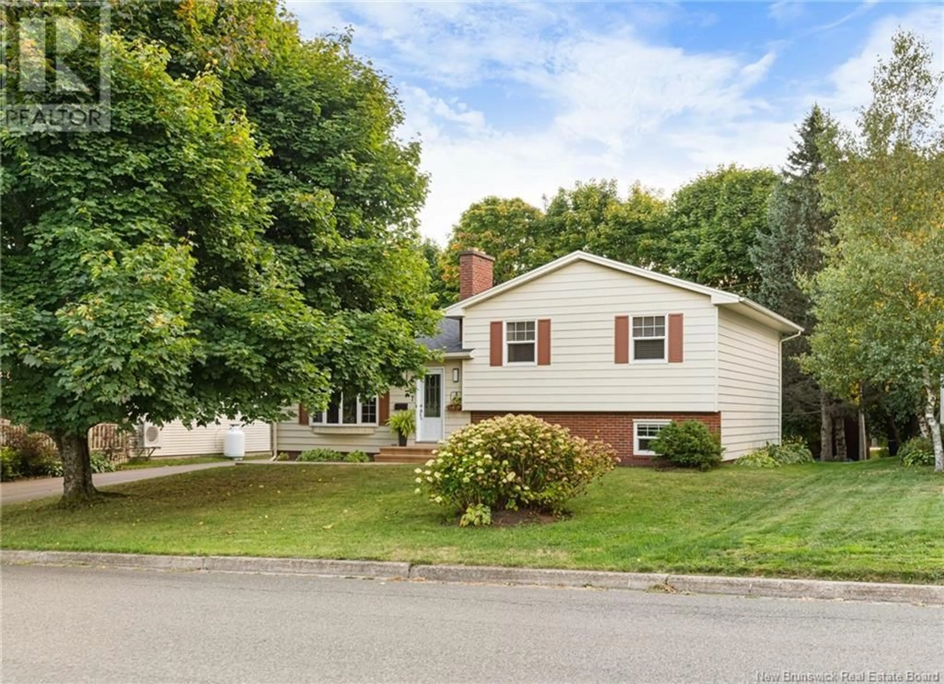 Frontside or backside of a home, the street view for 547 Breau Street, Dieppe New Brunswick E1A5N1