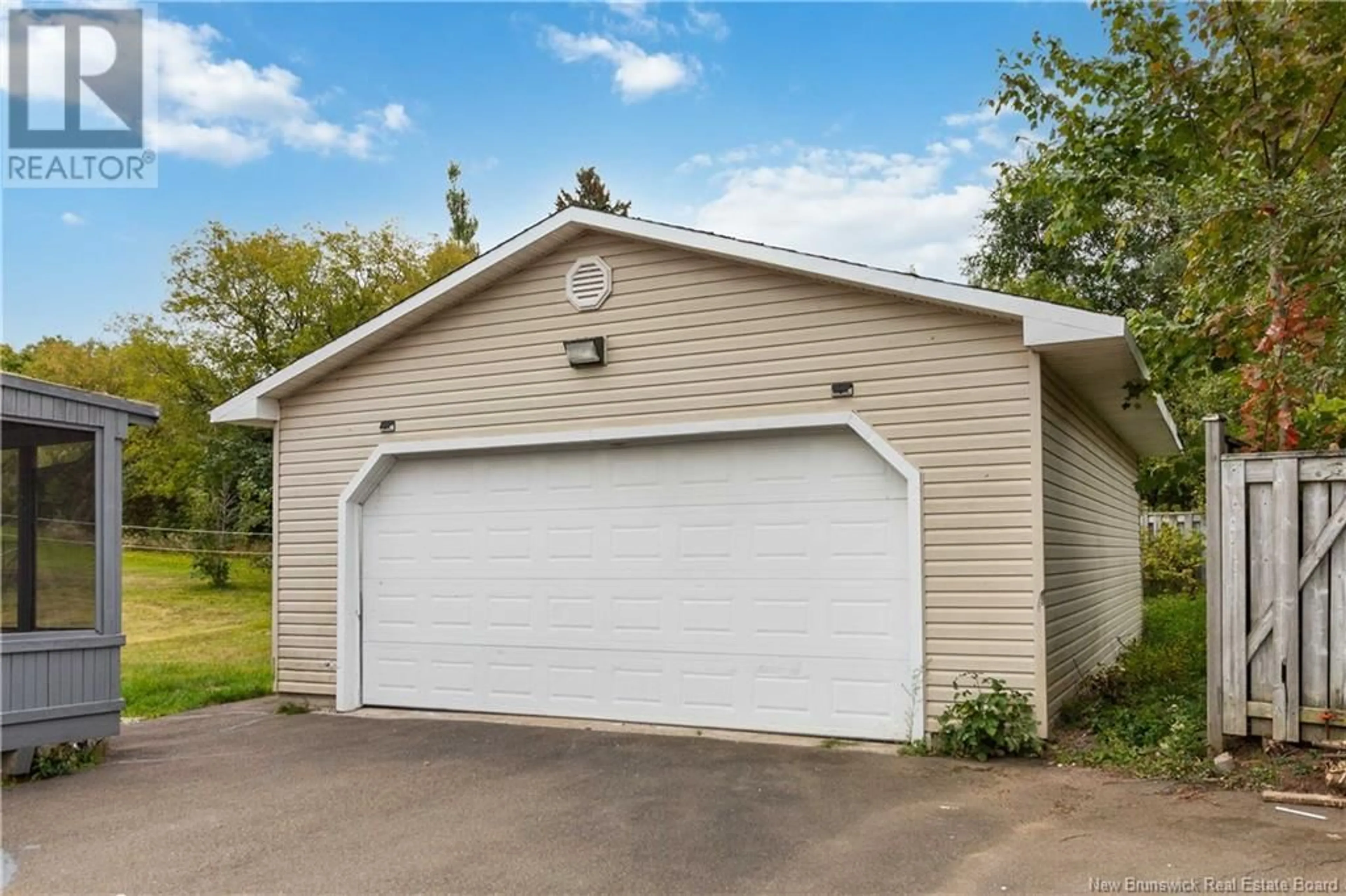 Indoor garage for 416 louis Street, Dieppe New Brunswick E1A6X7