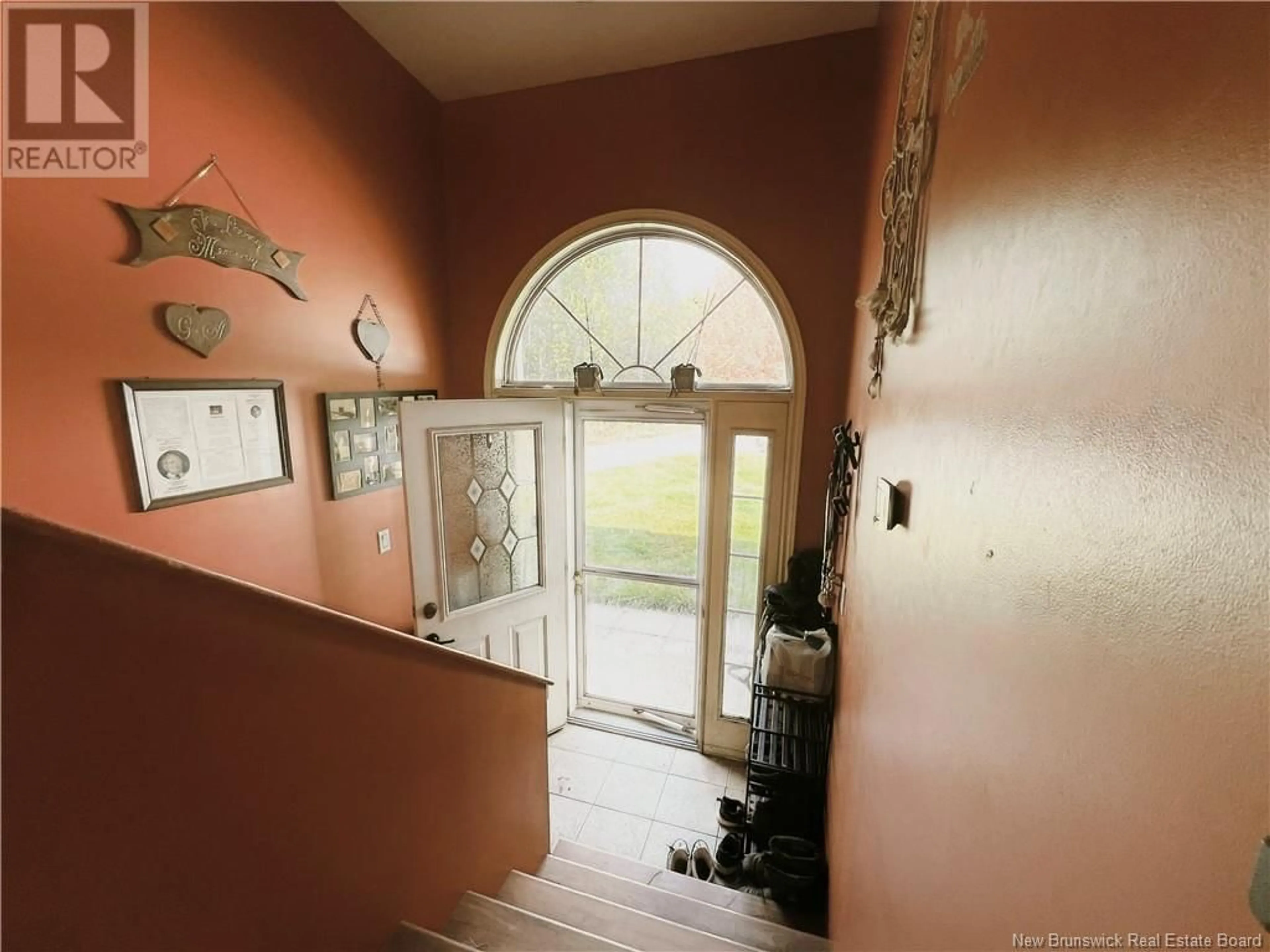 Indoor foyer, wood floors for 46884 Homestead Road, Salisbury New Brunswick E1G4P1