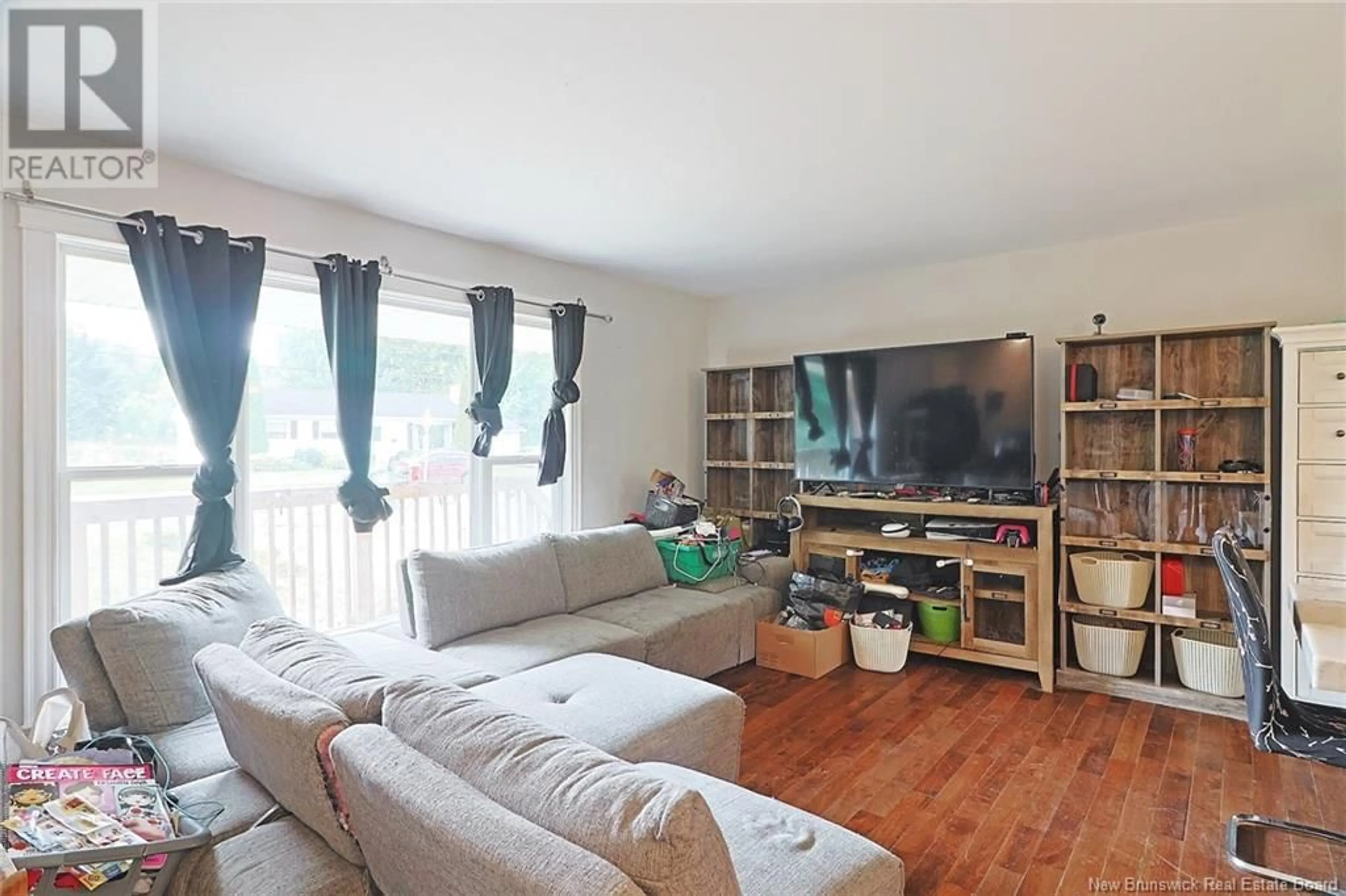 Living room for 1 Onondaga Street, Oromocto New Brunswick E2V1B4