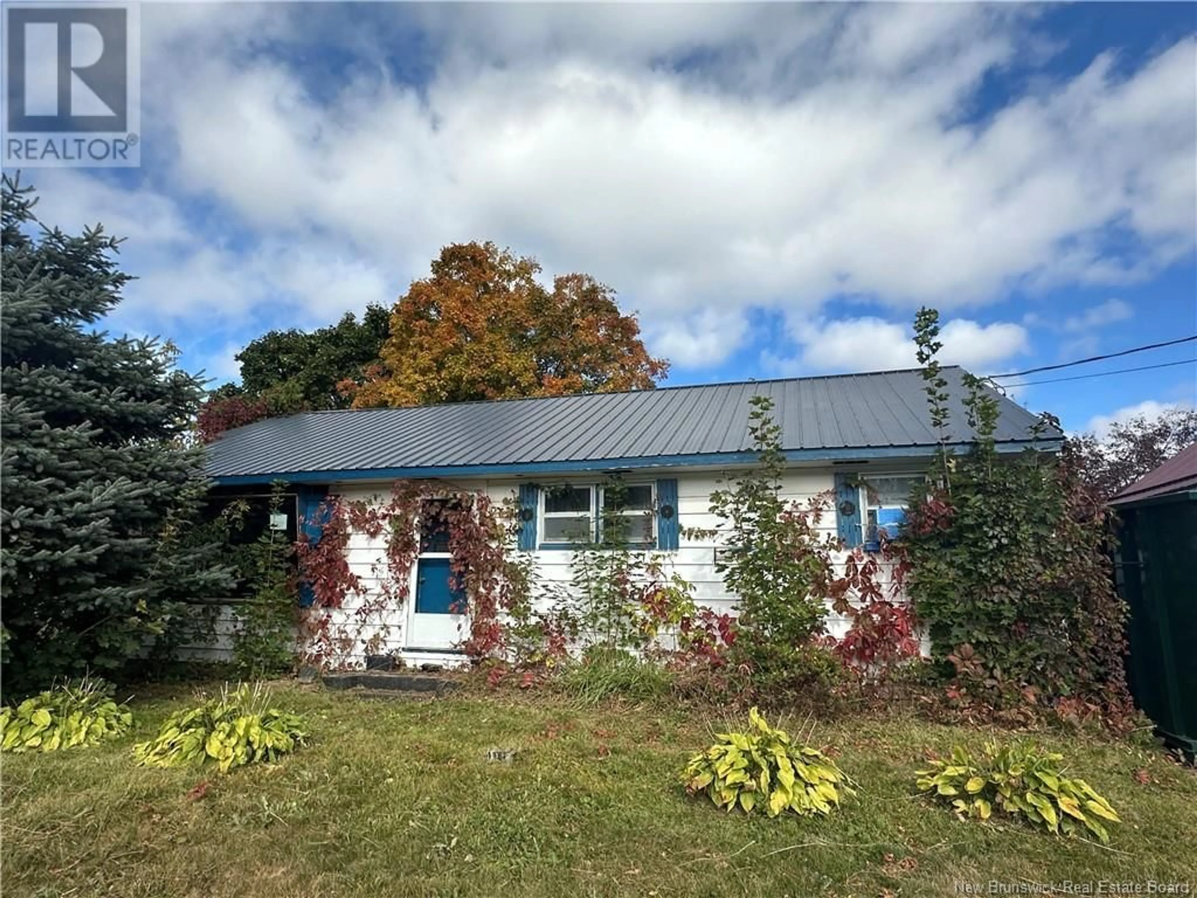 Frontside or backside of a home, cottage for 122 Saint John Street, Woodstock New Brunswick E7M2V1