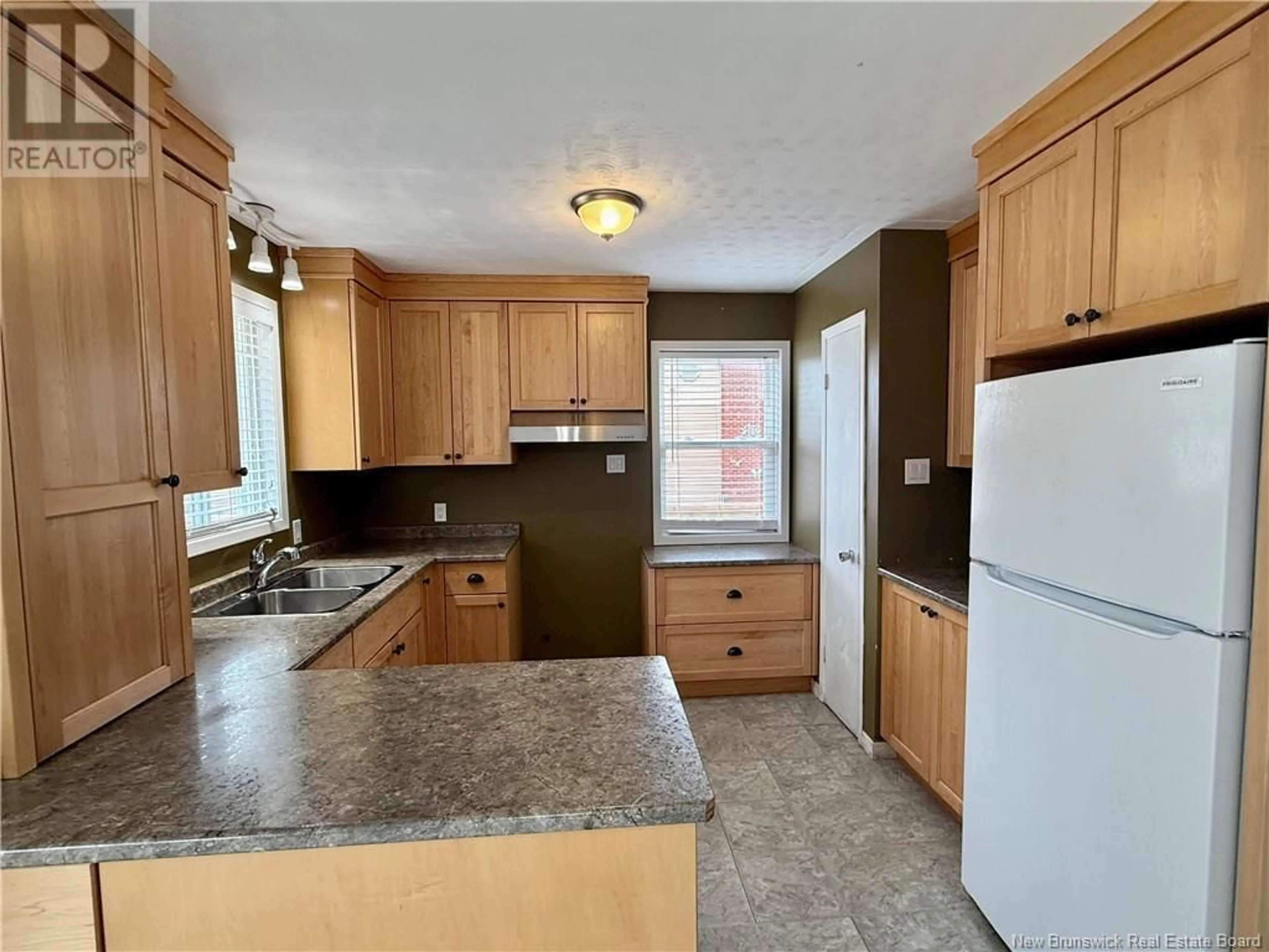 Standard kitchen, wood floors, cottage for 12 Russet Street, New Maryland New Brunswick E3C1B5