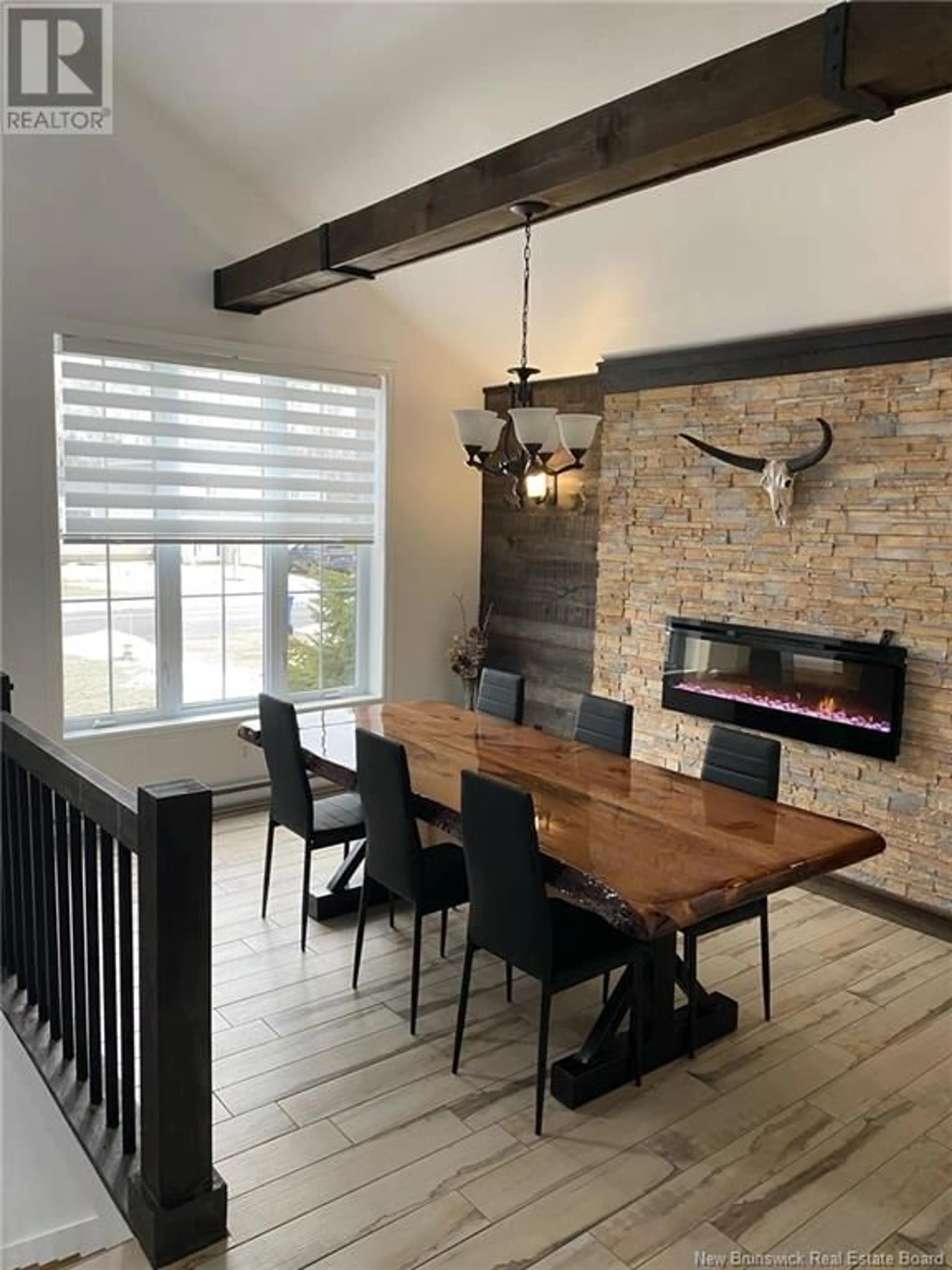 Dining room, wood/laminate floor for 1066 Sycamore Avenue, Bathurst New Brunswick E2A4T8