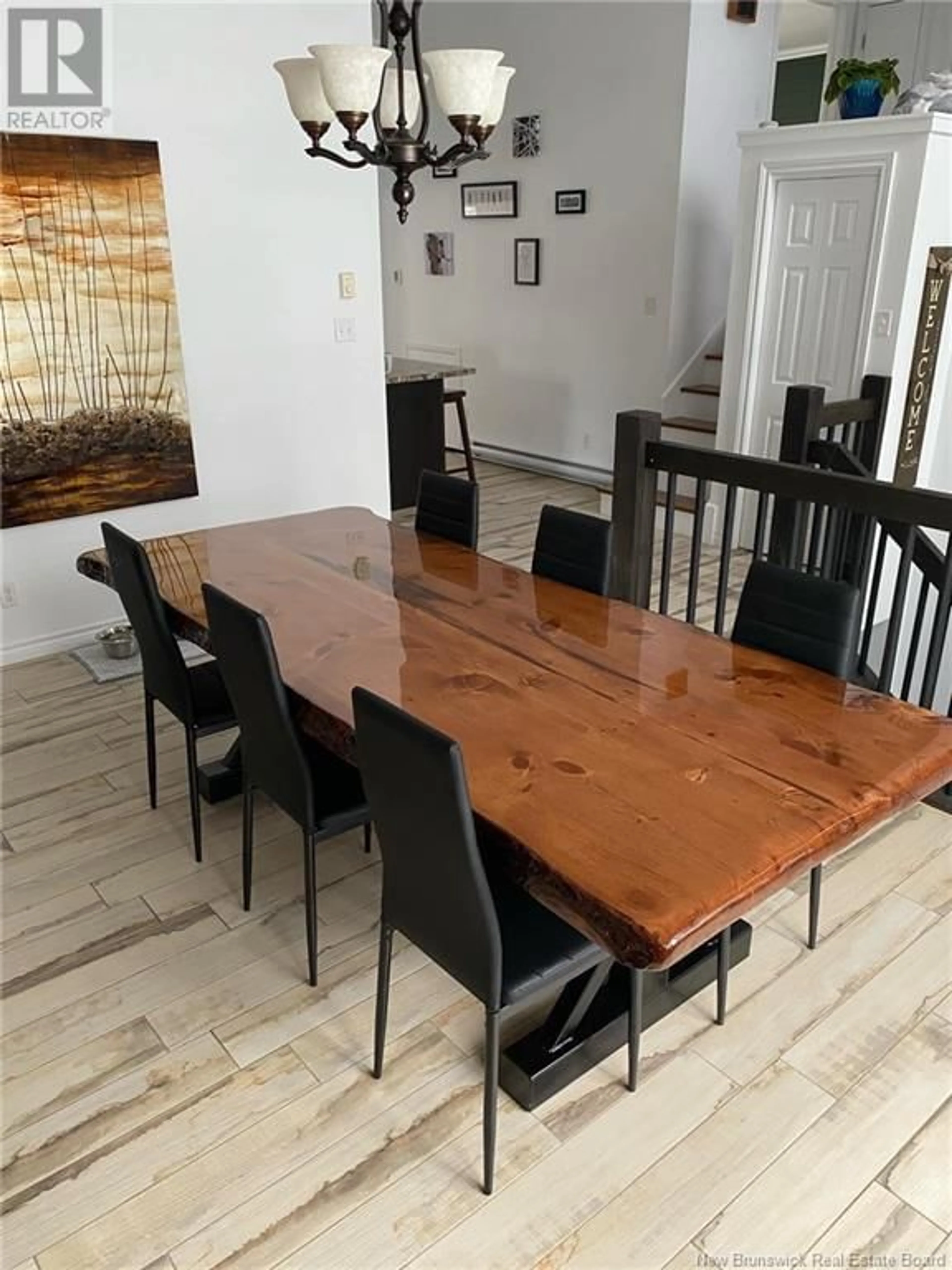 Dining room, wood/laminate floor for 1066 Sycamore Avenue, Bathurst New Brunswick E2A4T8