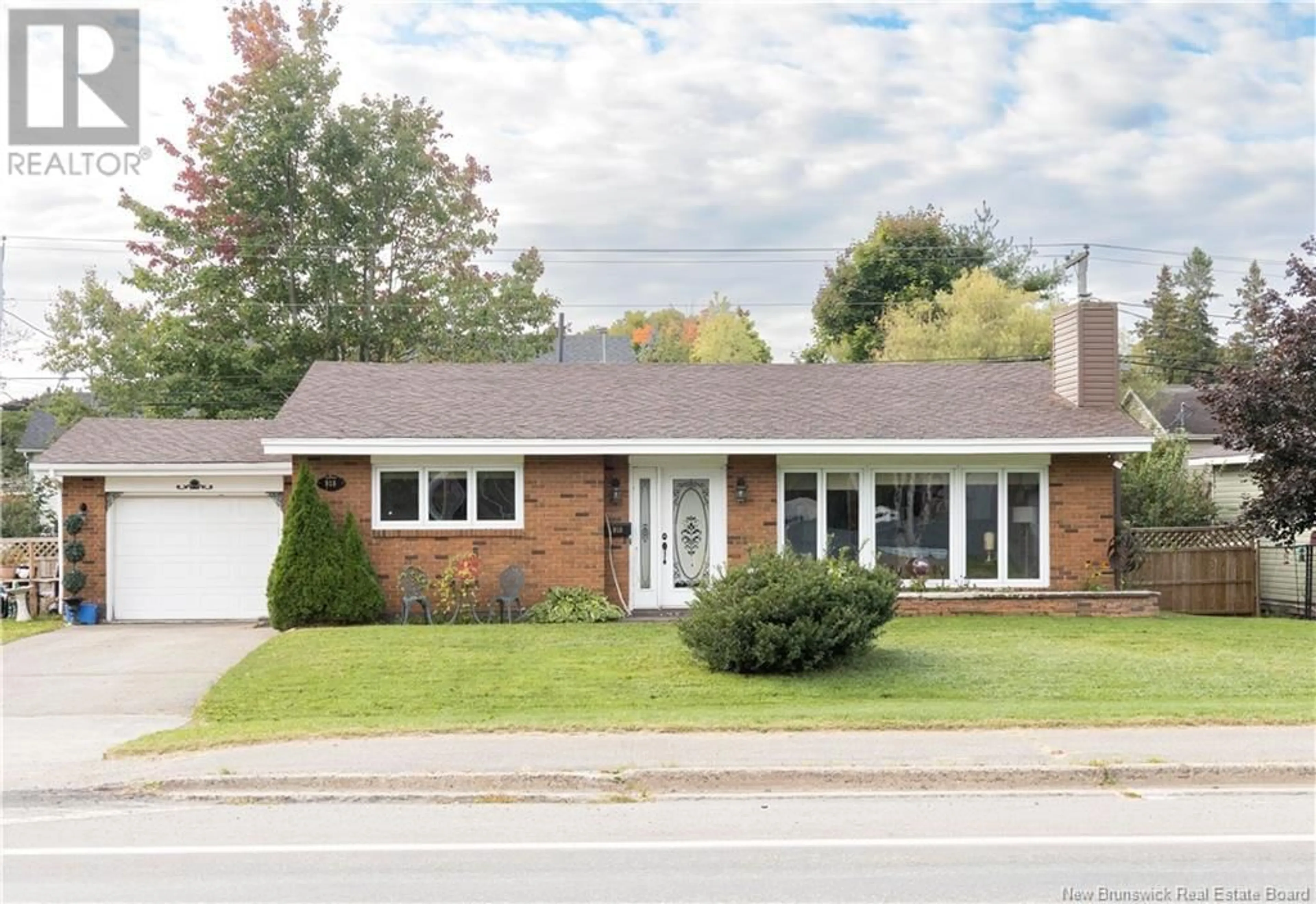 Home with brick exterior material for 915 Vanier Boulevard, Bathurst New Brunswick E2A3N3