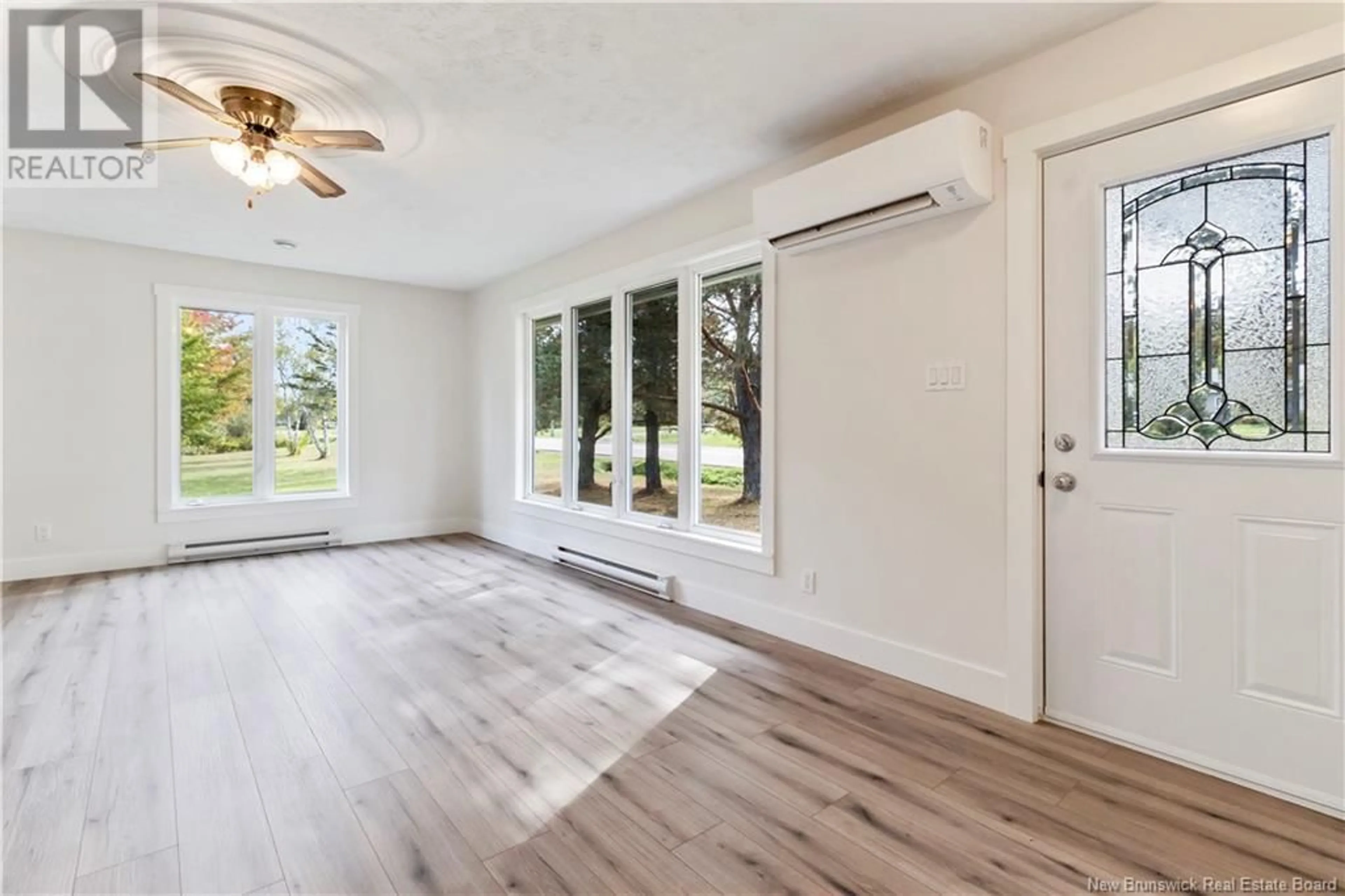 Indoor entryway, wood floors for 1786 Cocagne Sud, Cocagne New Brunswick E4V1V9