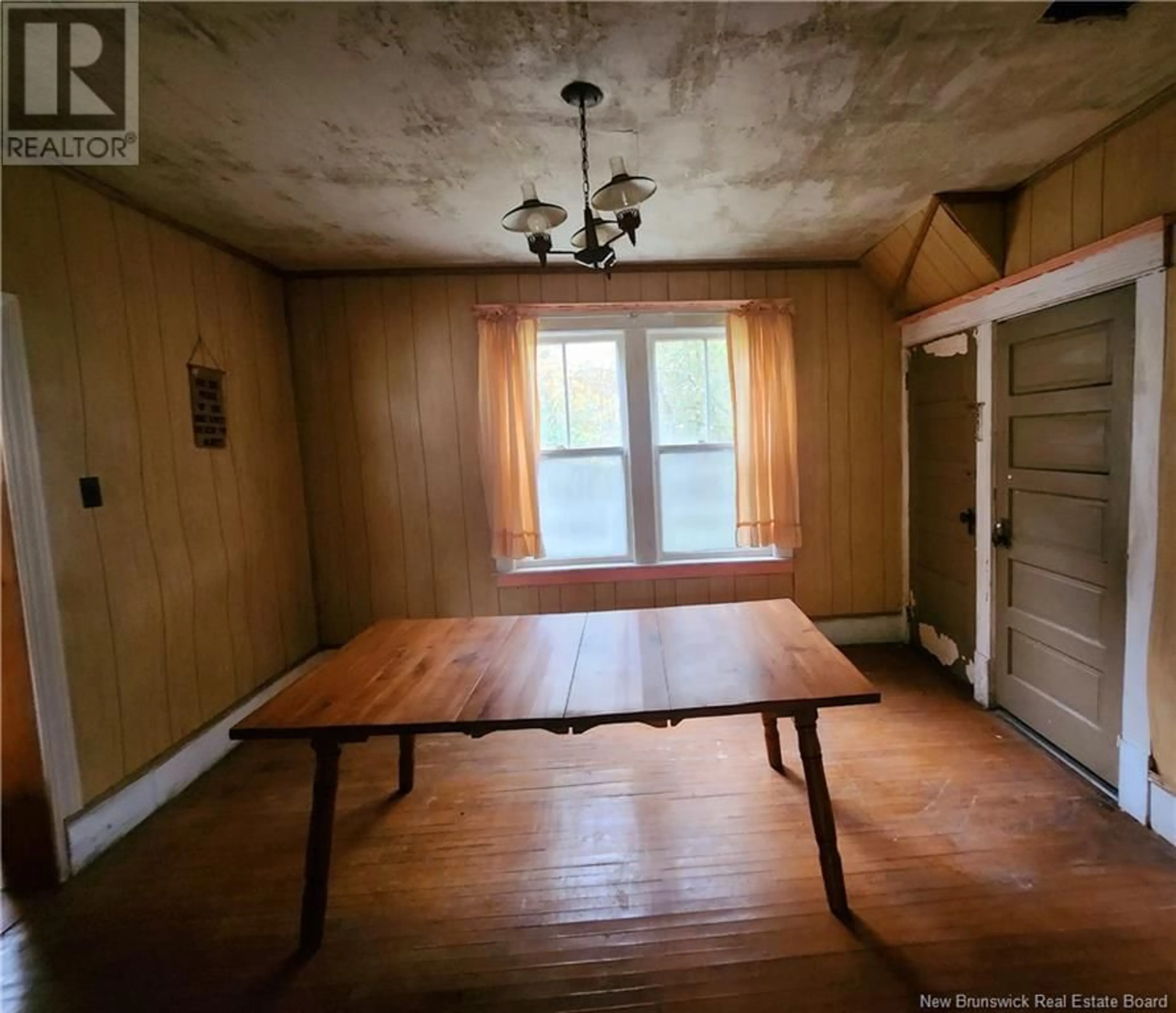 Dining room, wood floors, cottage for 21 Queen Street, St. Stephen New Brunswick E3L2H9