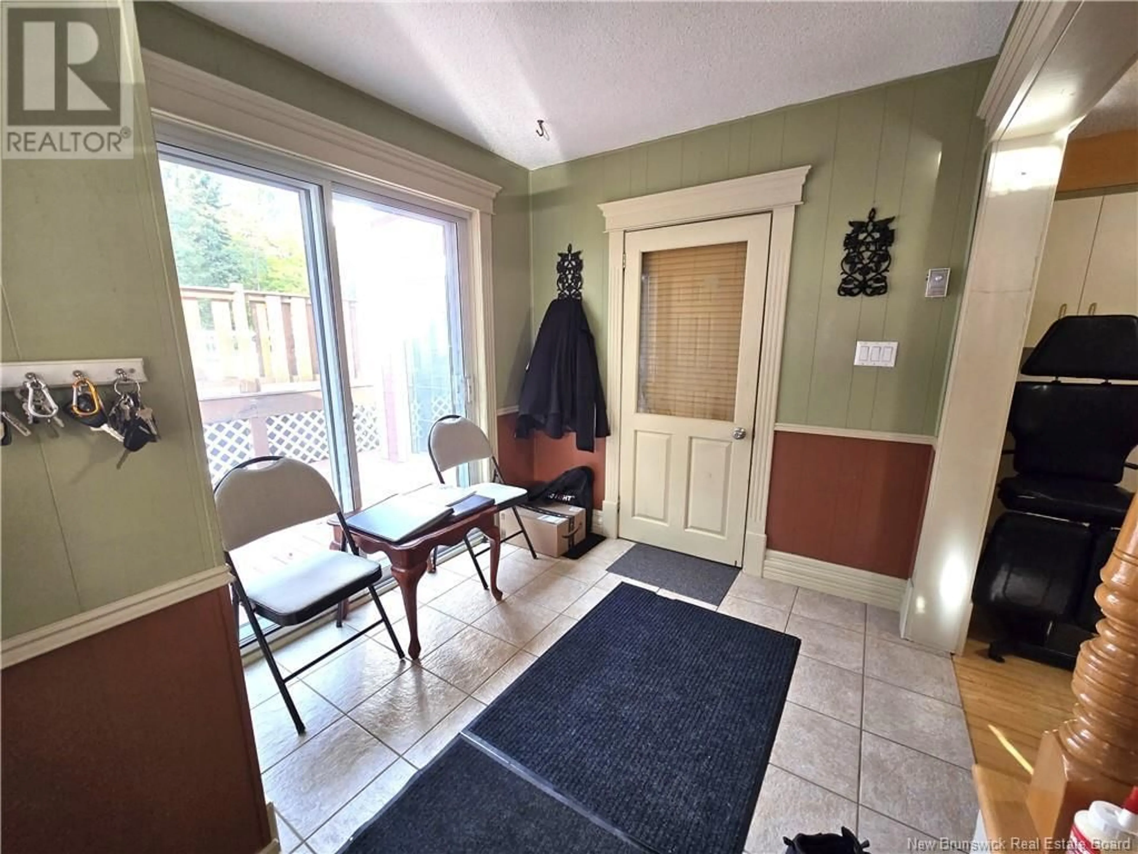 Indoor foyer, wood floors for 1501 Principale Street, Saint-Basile New Brunswick E7C1M7