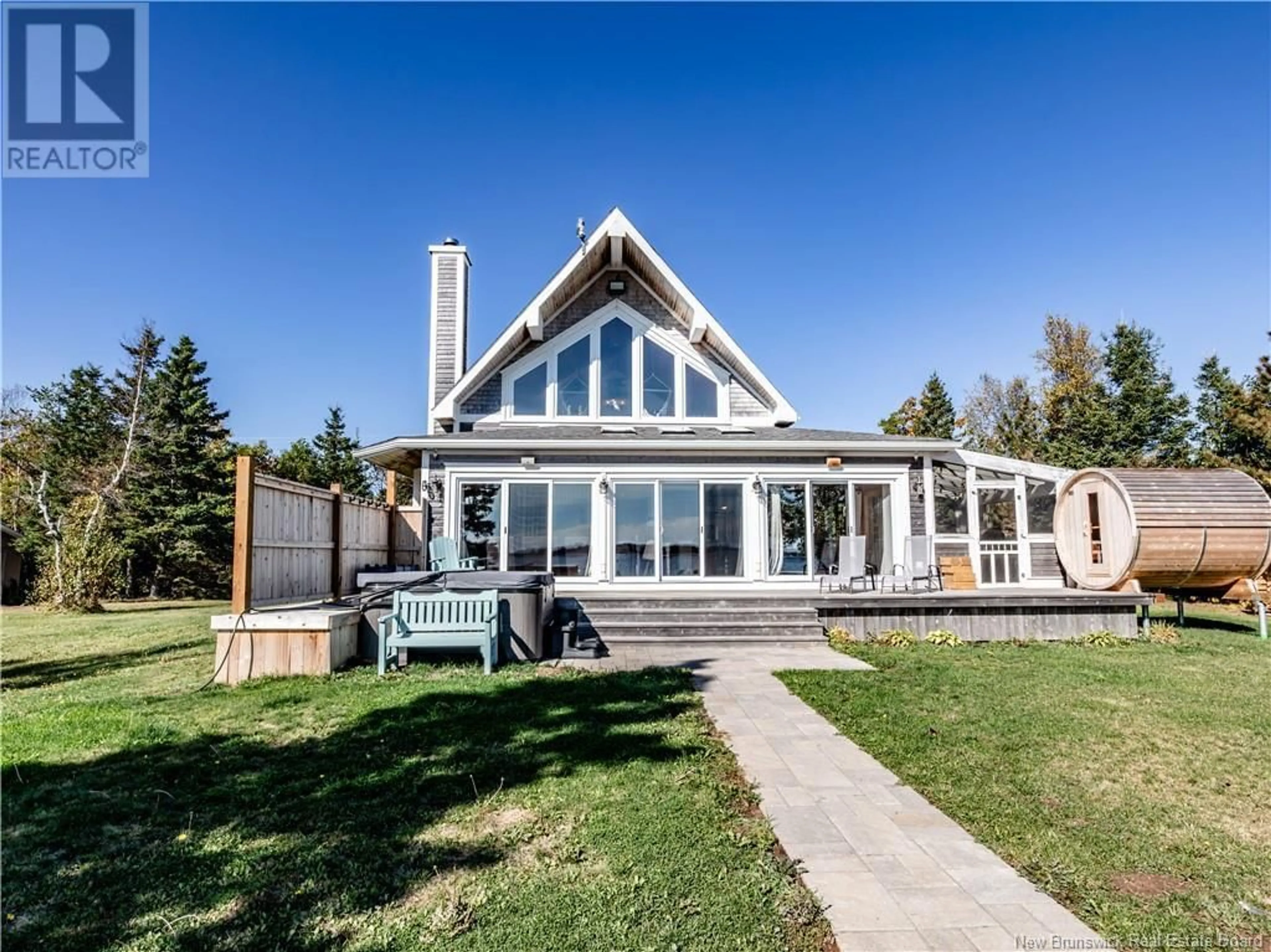 Home with vinyl exterior material, mountain view for 702 CH DE LA POINTE, Richibouctou-Village New Brunswick E4W1G3