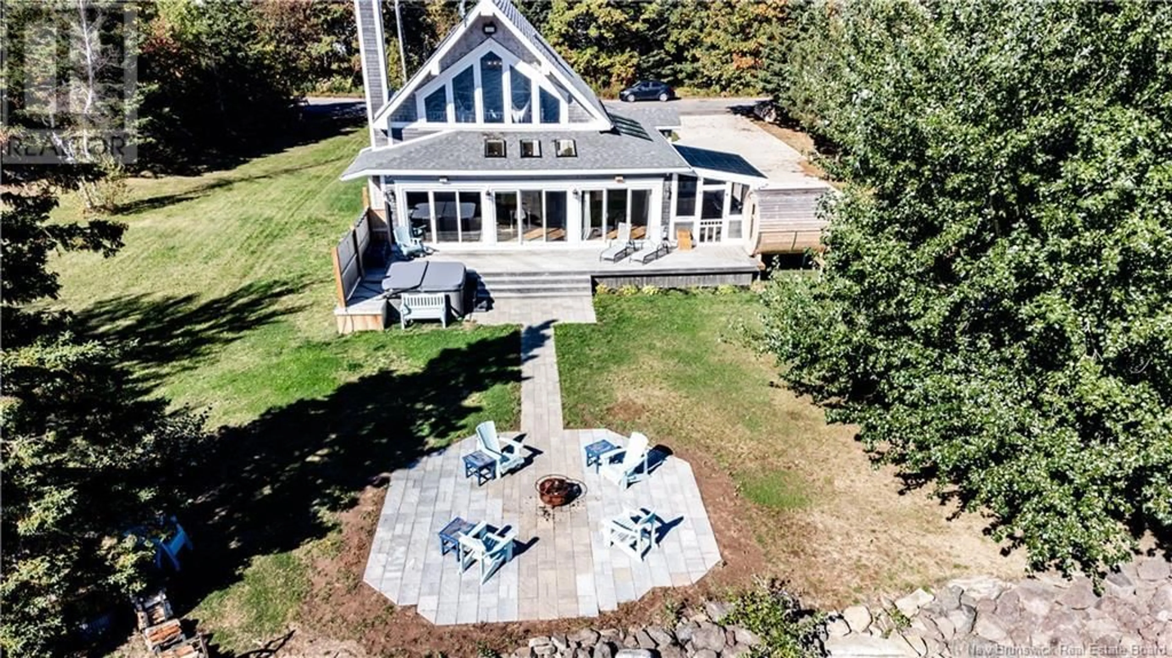A pic from outside/outdoor area/front of a property/back of a property/a pic from drone, water/lake/river/ocean view for 702 CH DE LA POINTE, Richibouctou-Village New Brunswick E4W1G3