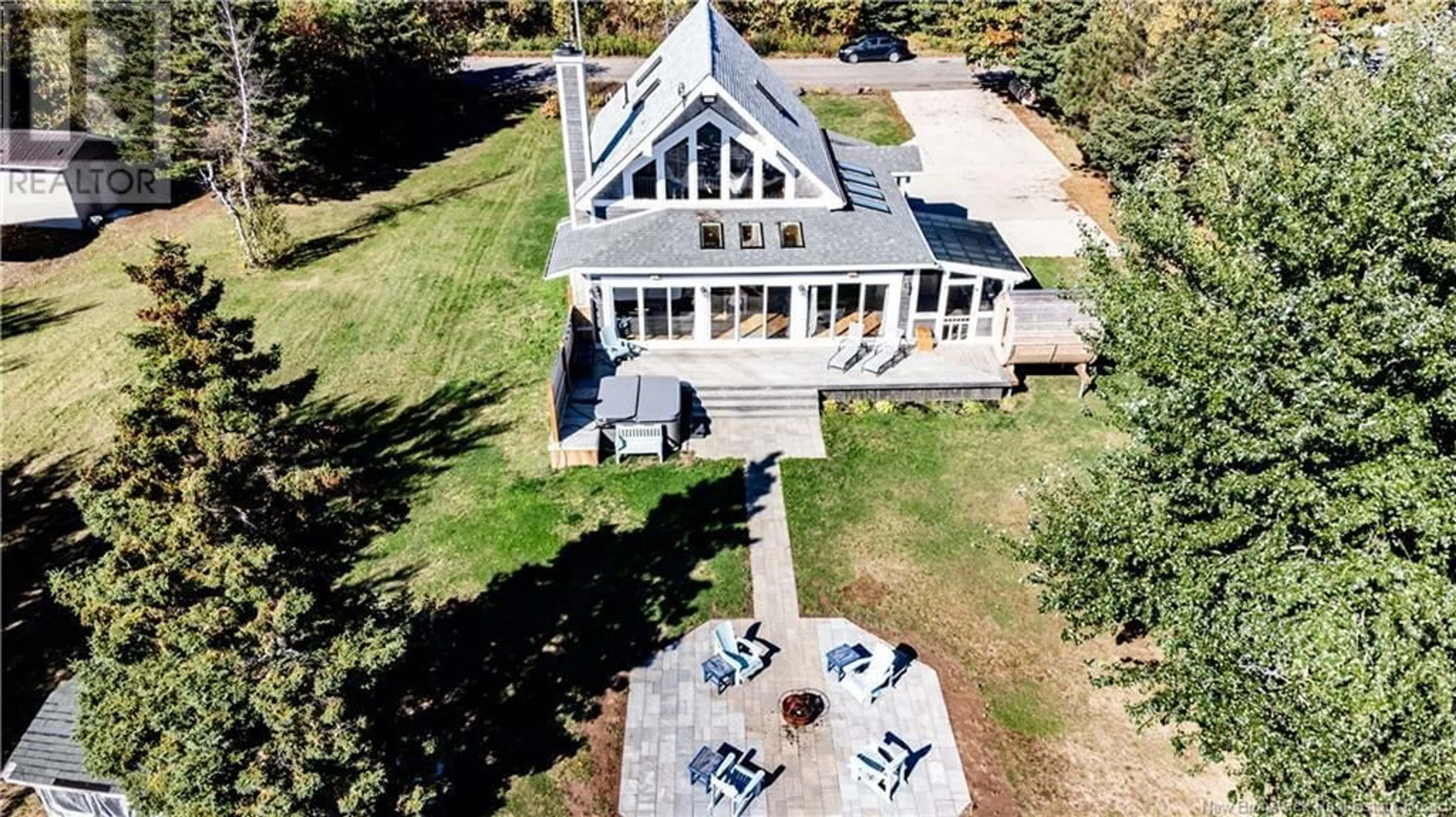 A pic from outside/outdoor area/front of a property/back of a property/a pic from drone, water/lake/river/ocean view for 702 CH DE LA POINTE, Richibouctou-Village New Brunswick E4W1G3