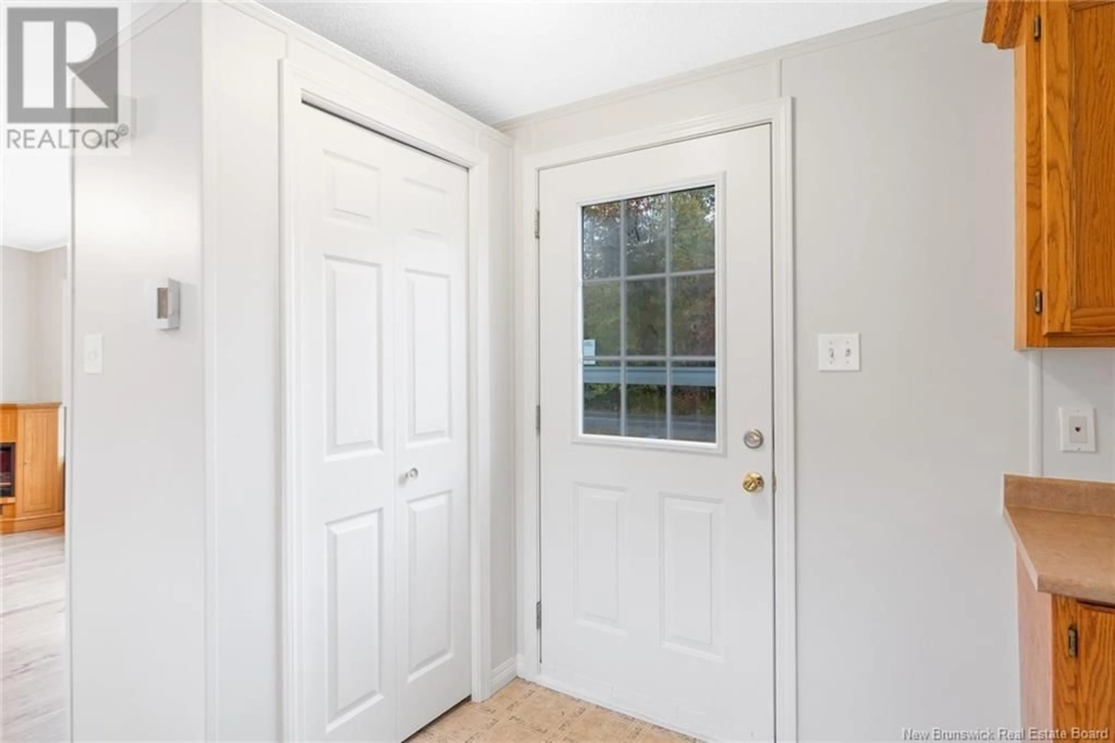 Indoor entryway, wood floors for 141 WILSEY Road, Fredericton Junction New Brunswick E5L1W8