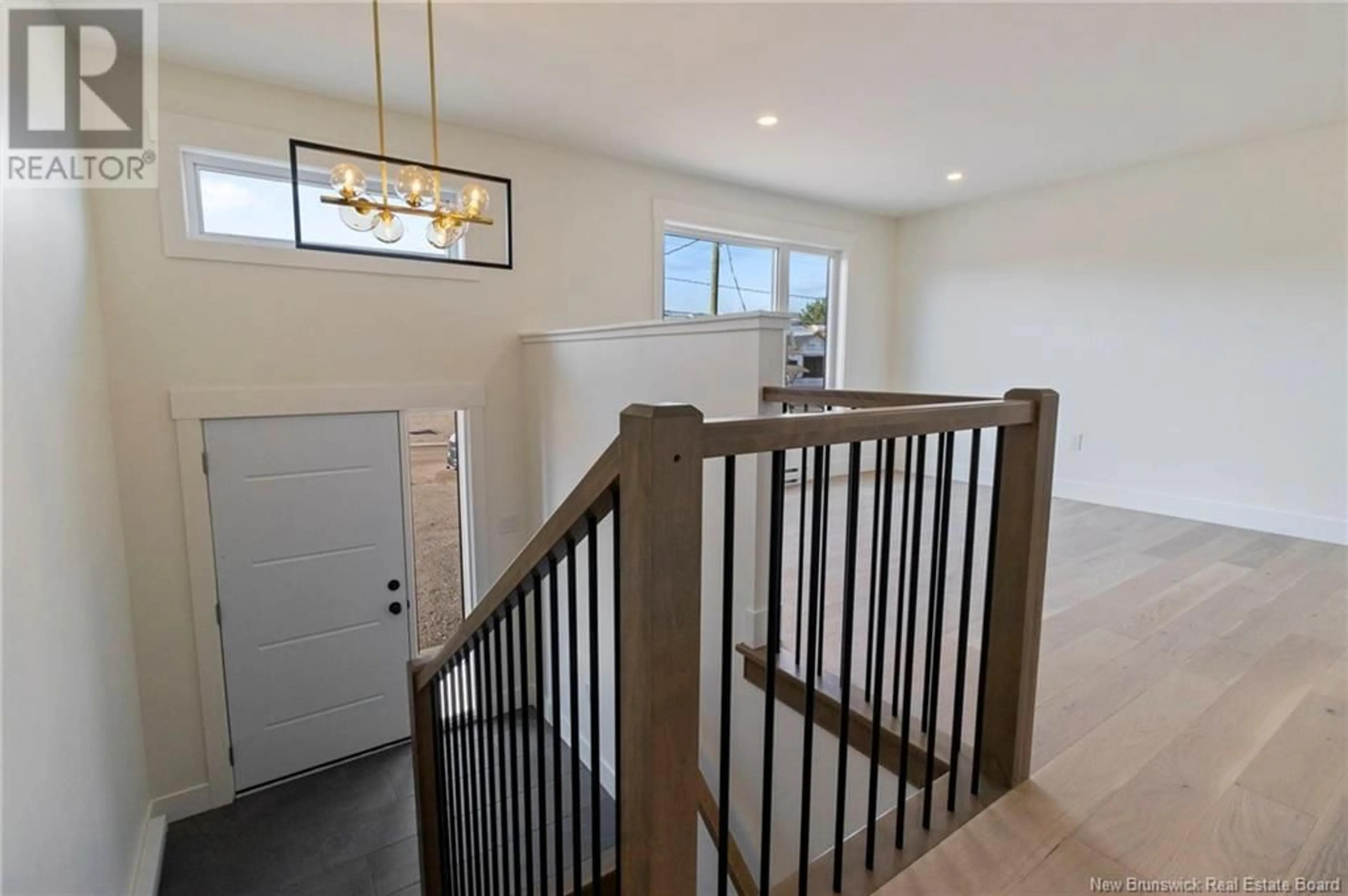 Indoor foyer, wood floors for 174 Ernest, Dieppe New Brunswick E1A4T2