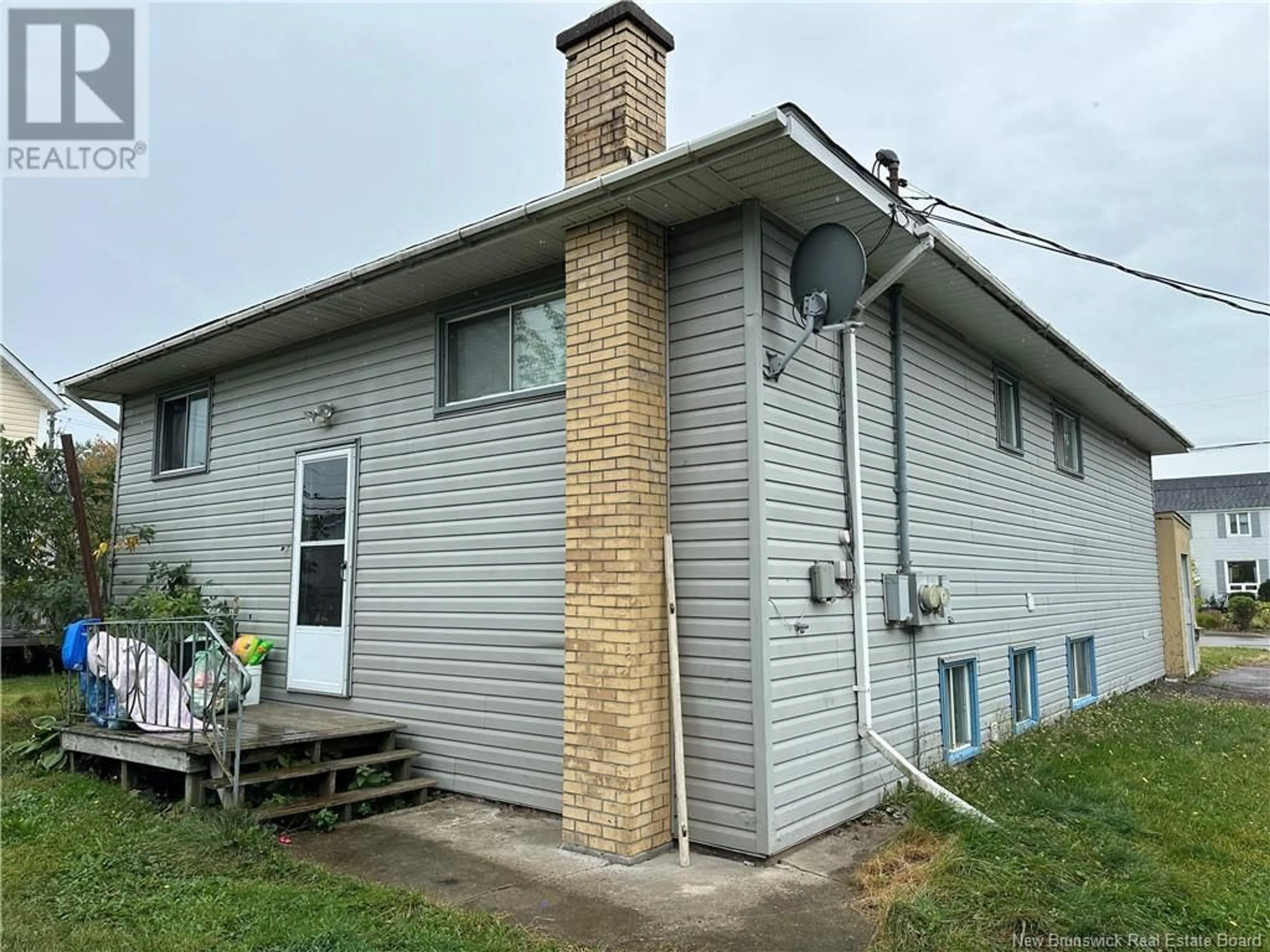 Frontside or backside of a home, the front or back of building for 7-9 Crescent Avenue, Moncton New Brunswick E1A3J2