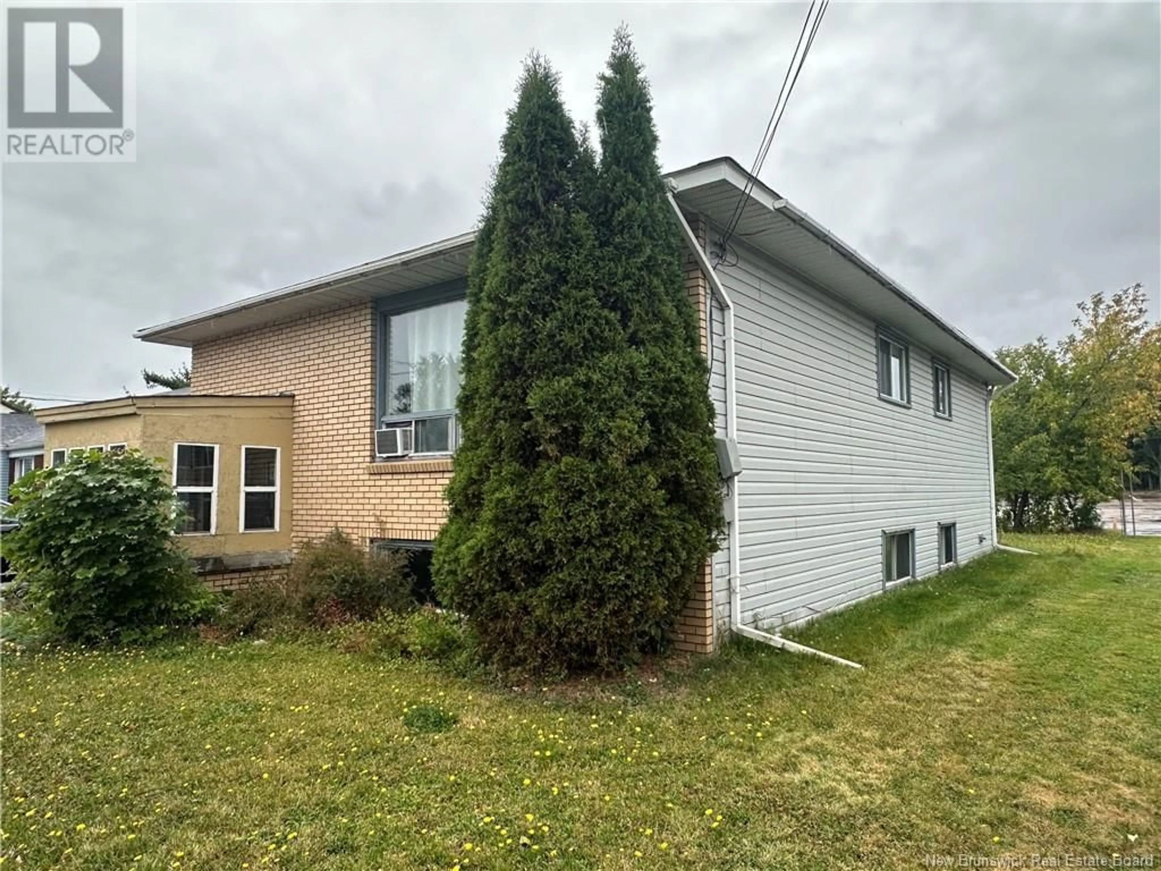 Frontside or backside of a home, the front or back of building for 7-9 Crescent Avenue, Moncton New Brunswick E1A3J2