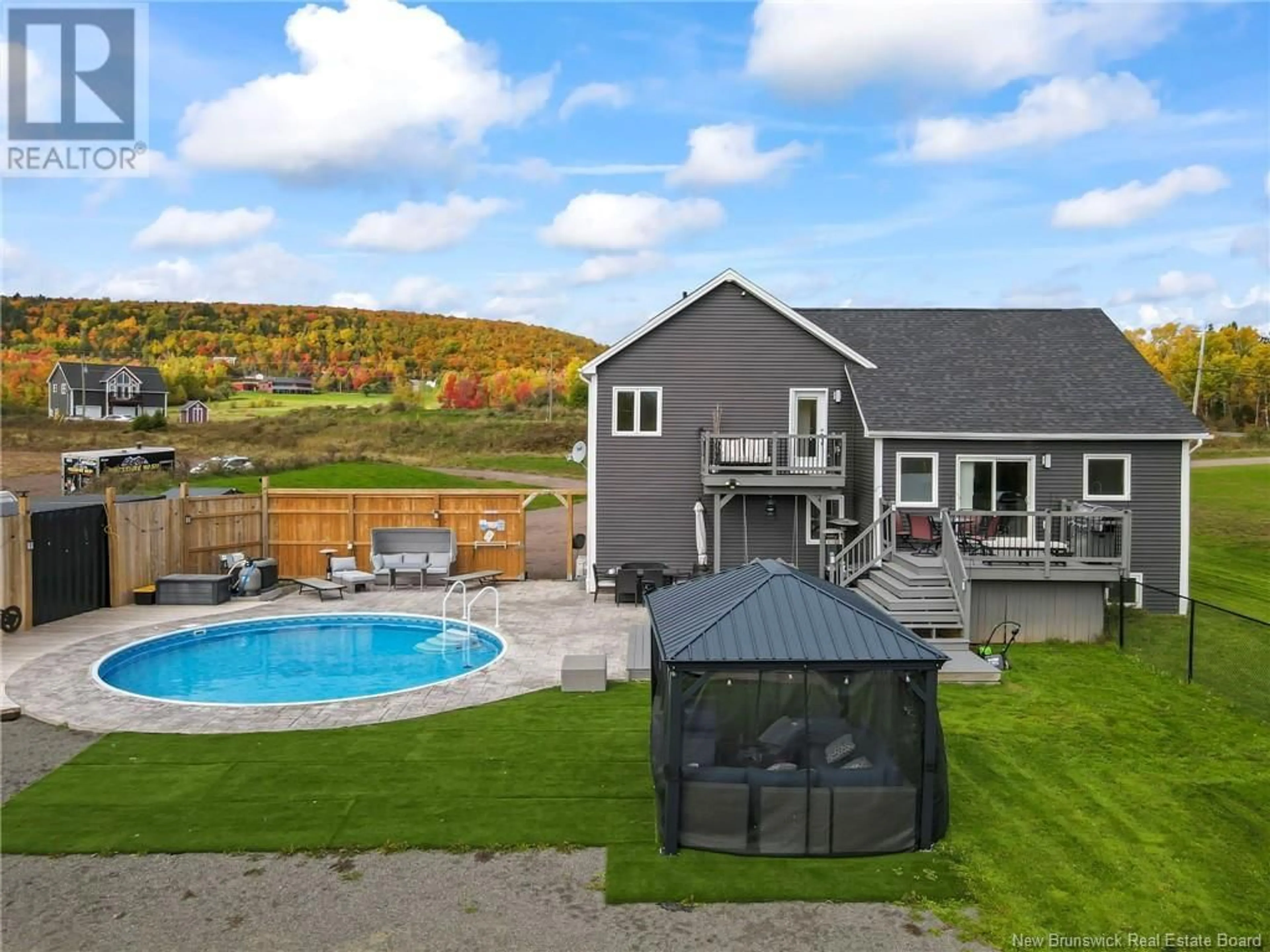 Indoor or outdoor pool for 780 Gorge, Moncton New Brunswick E1G3H6