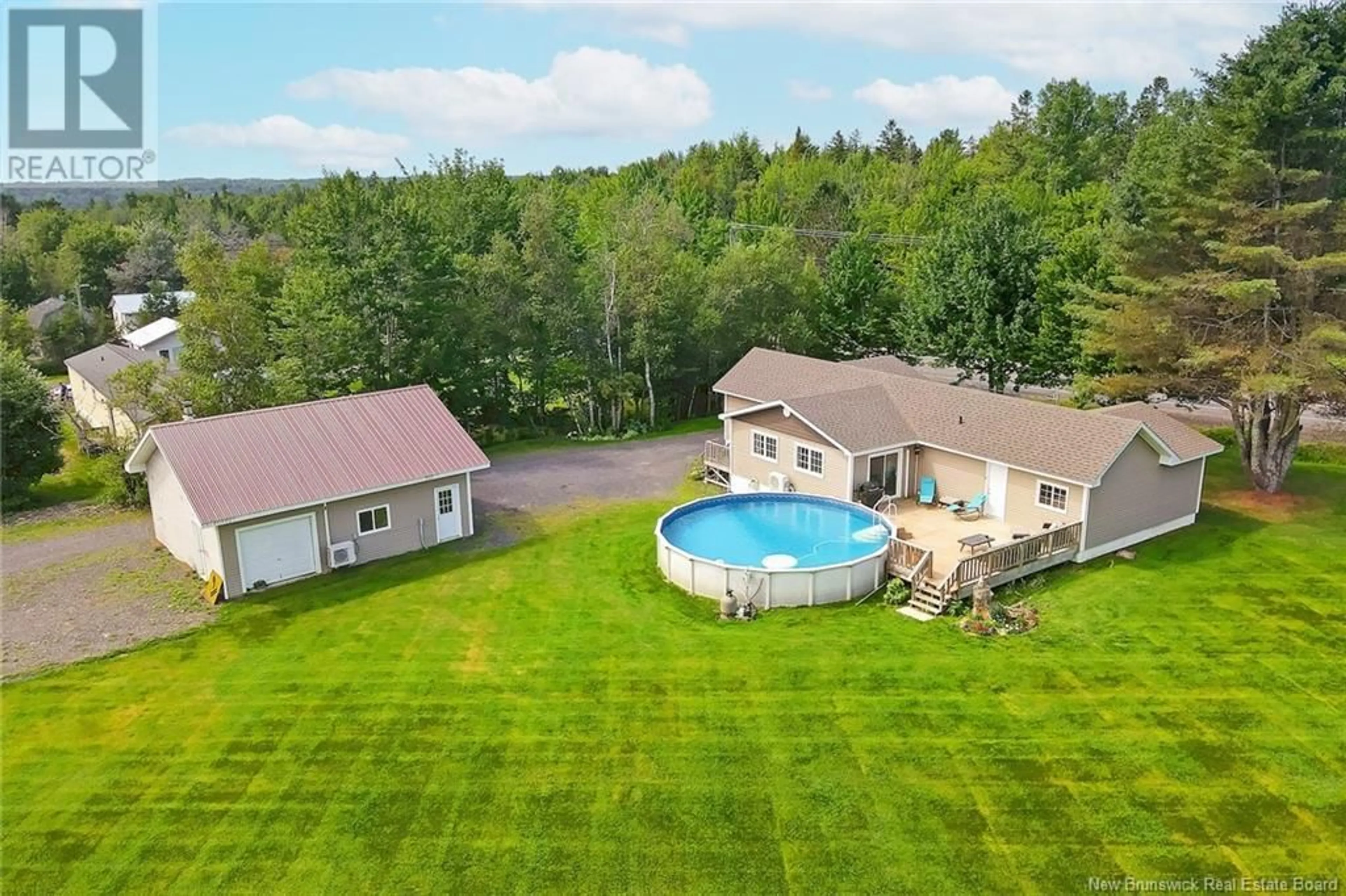 Indoor or outdoor pool for 940 Pleasant Drive, Minto New Brunswick E4B2V5