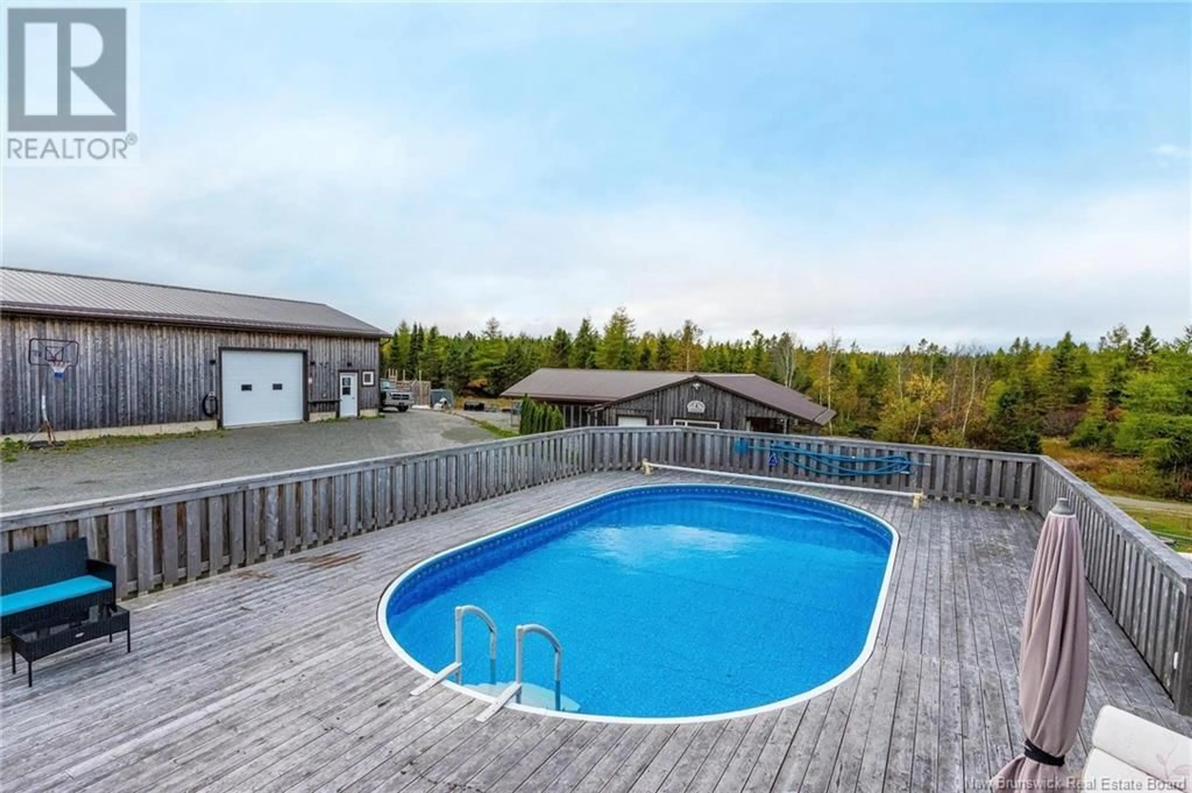 Indoor or outdoor pool for 6 Ben Lomond Drive, Willow Grove New Brunswick E2S1E8