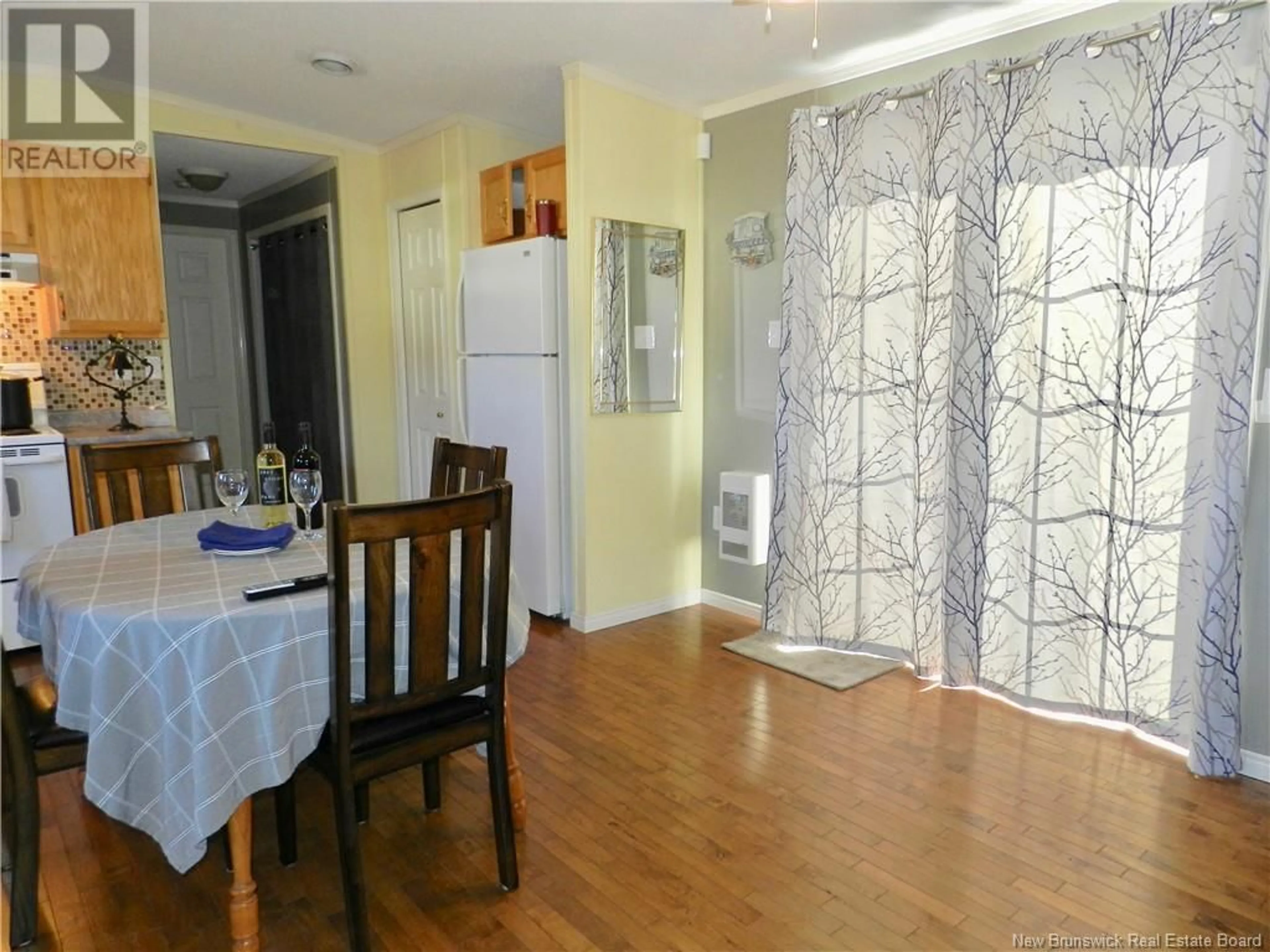 Dining room, wood floors, cottage for 631 Champlain, Shediac New Brunswick E4P9C8