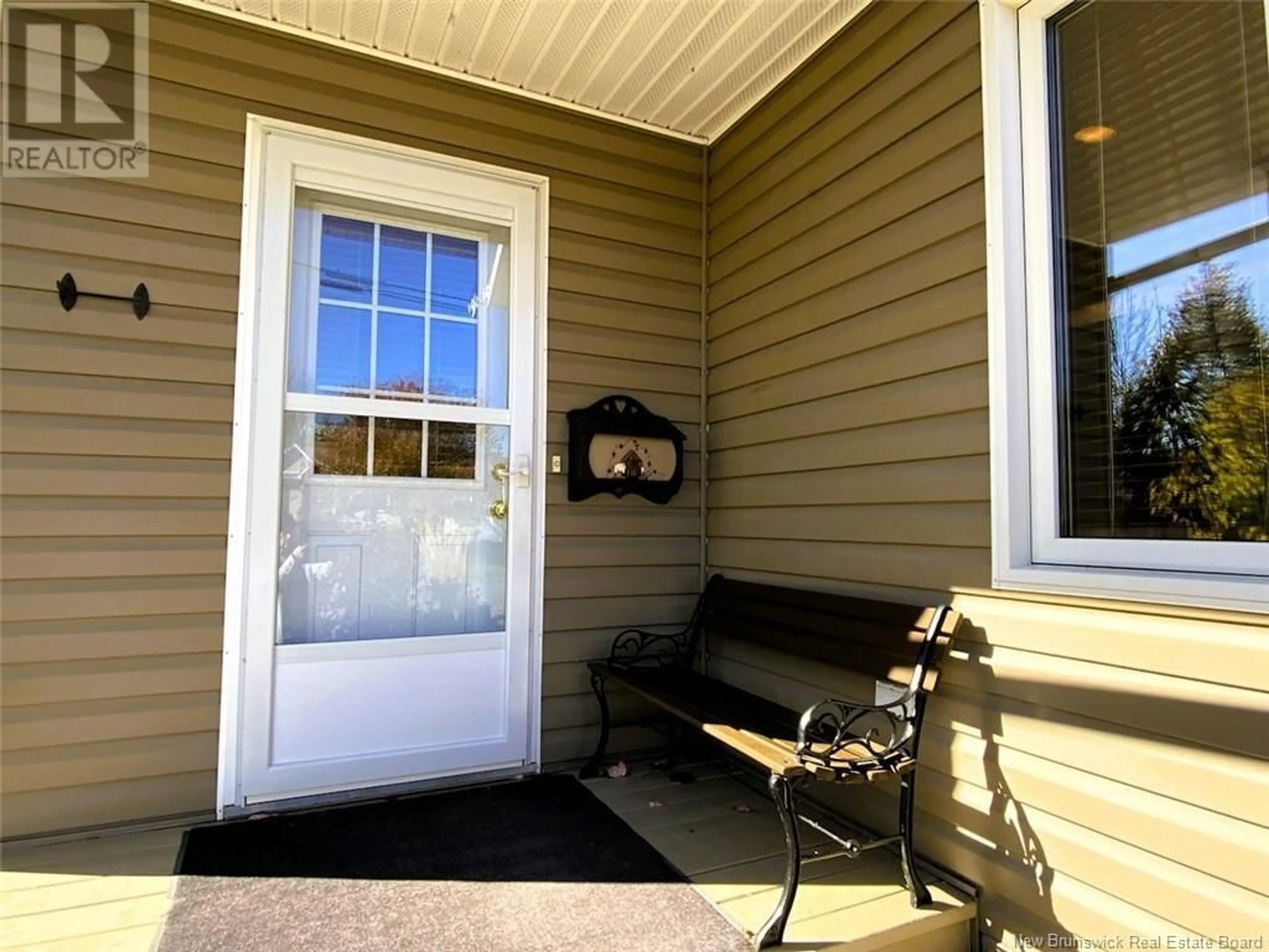 Indoor entryway, wood floors for 65 des Prés Street, Edmundston New Brunswick E3V4G1