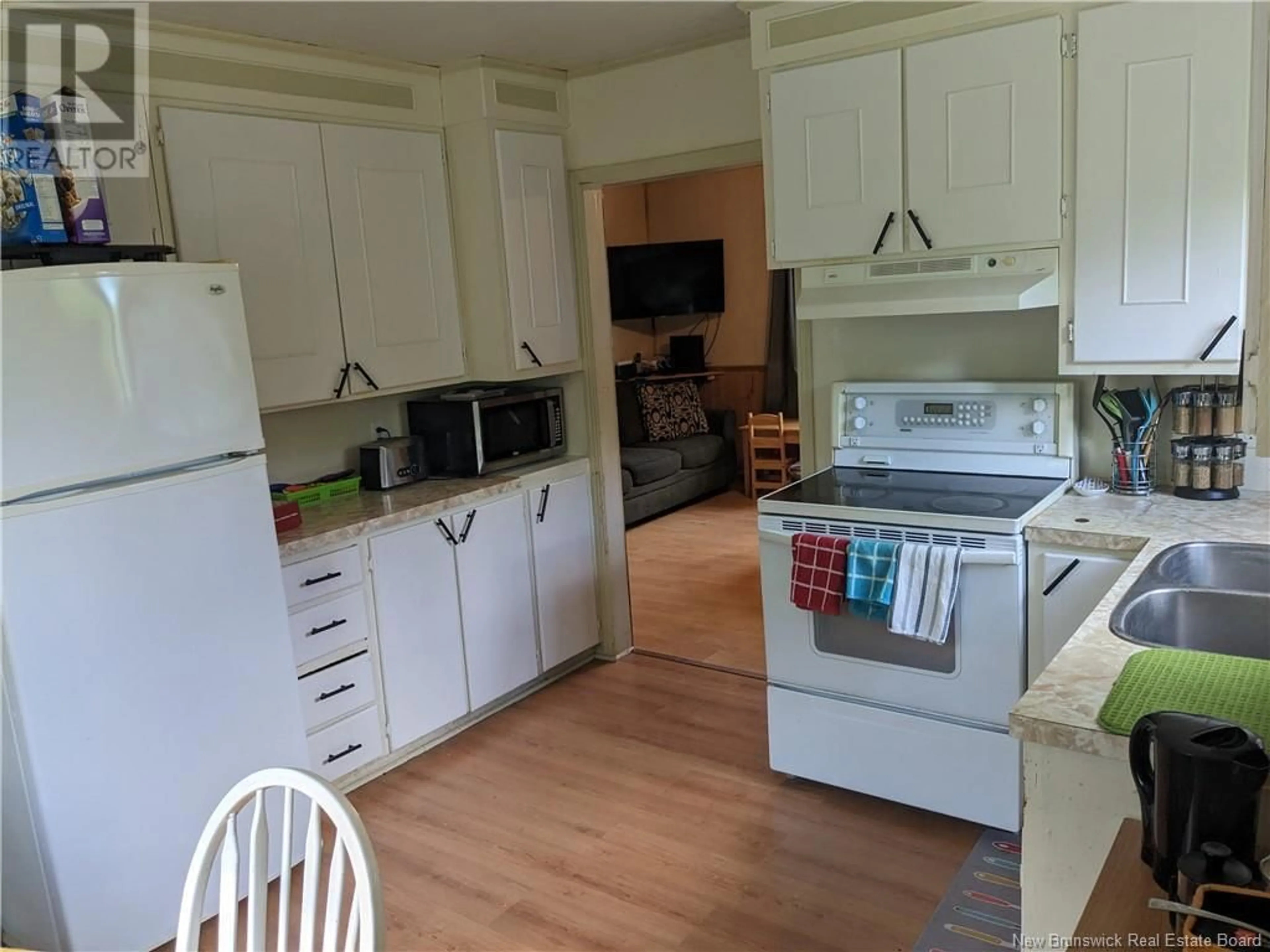 Standard kitchen, wood floors, cottage for 461 Mowatt Drive, Saint Andrews New Brunswick E5B2P1