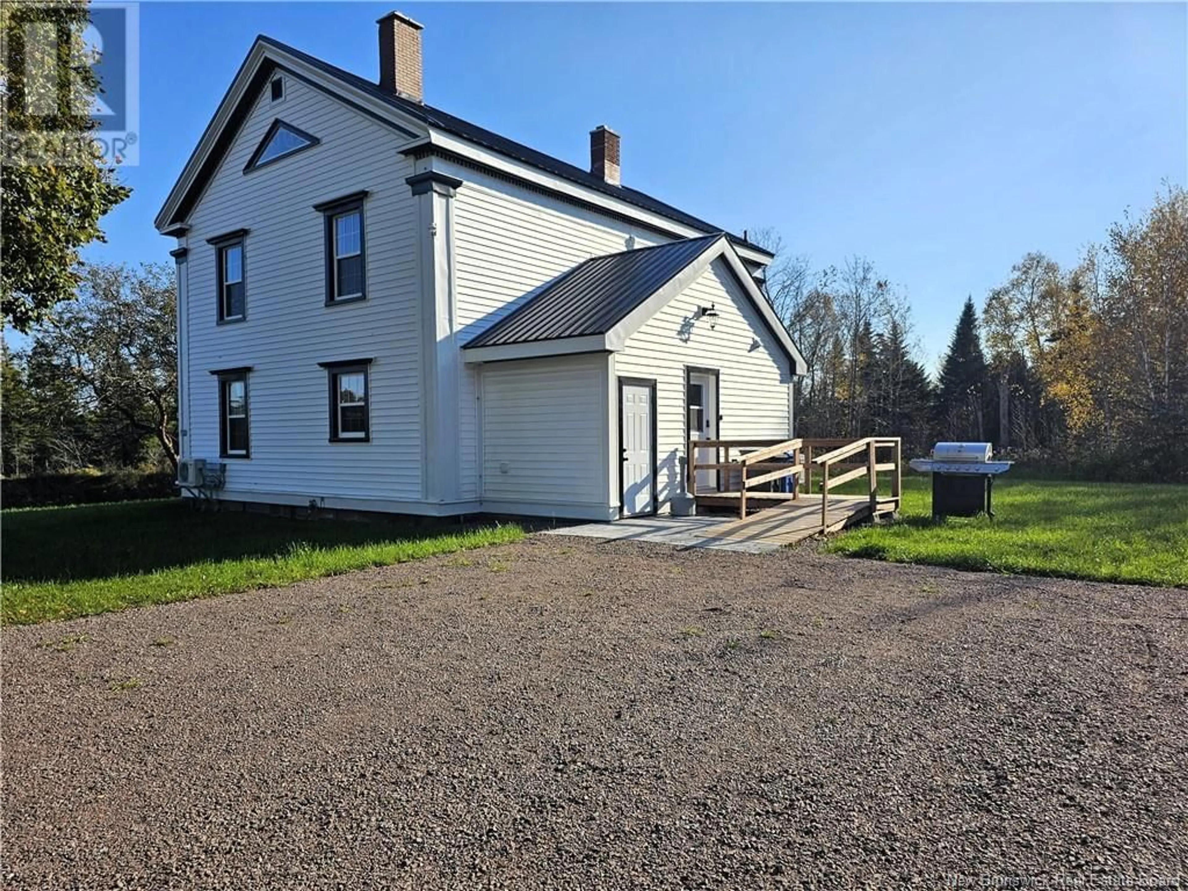 A pic from outside/outdoor area/front of a property/back of a property/a pic from drone, building for 298 16 ROUTE, Pointe de Bute New Brunswick E4L2M5
