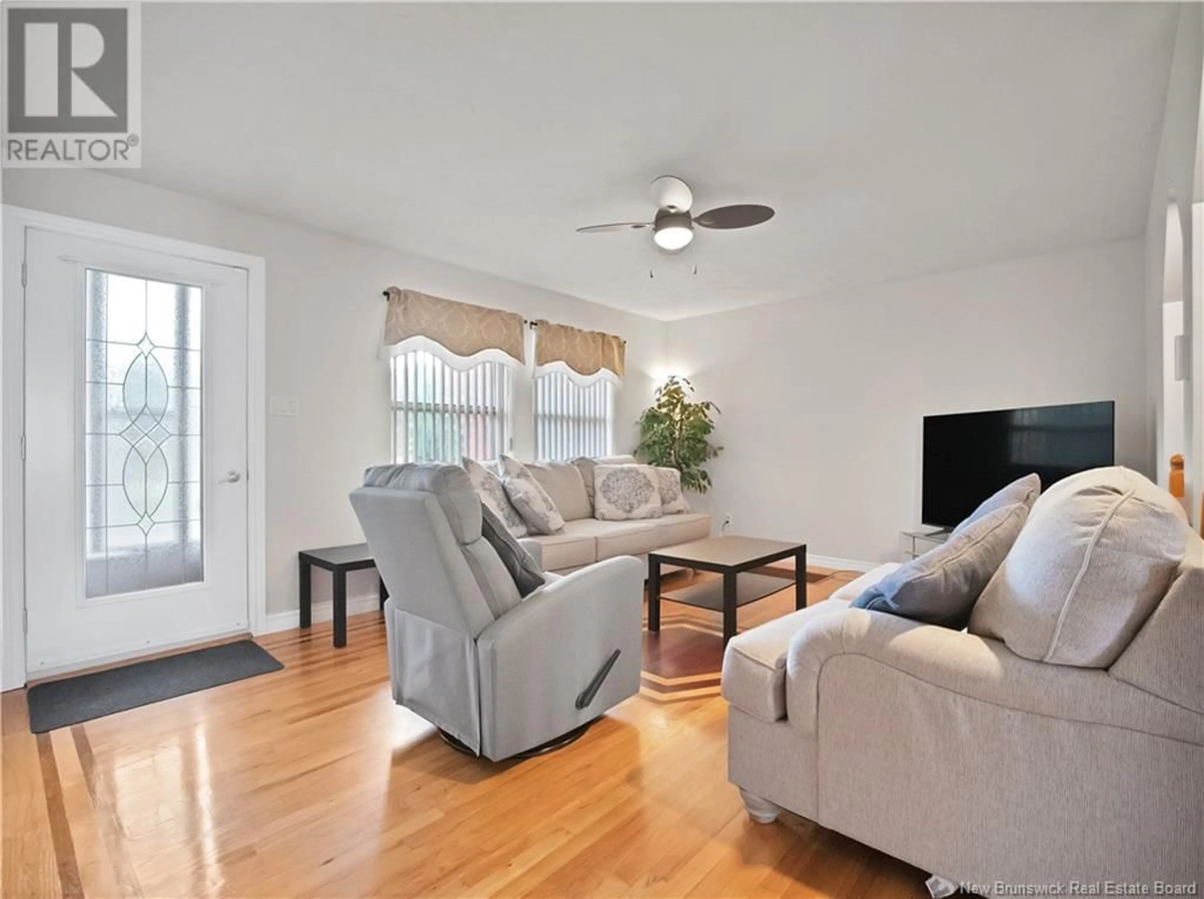 Living room, wood floors for 280 Murray Road, Moncton New Brunswick E4V2Y4