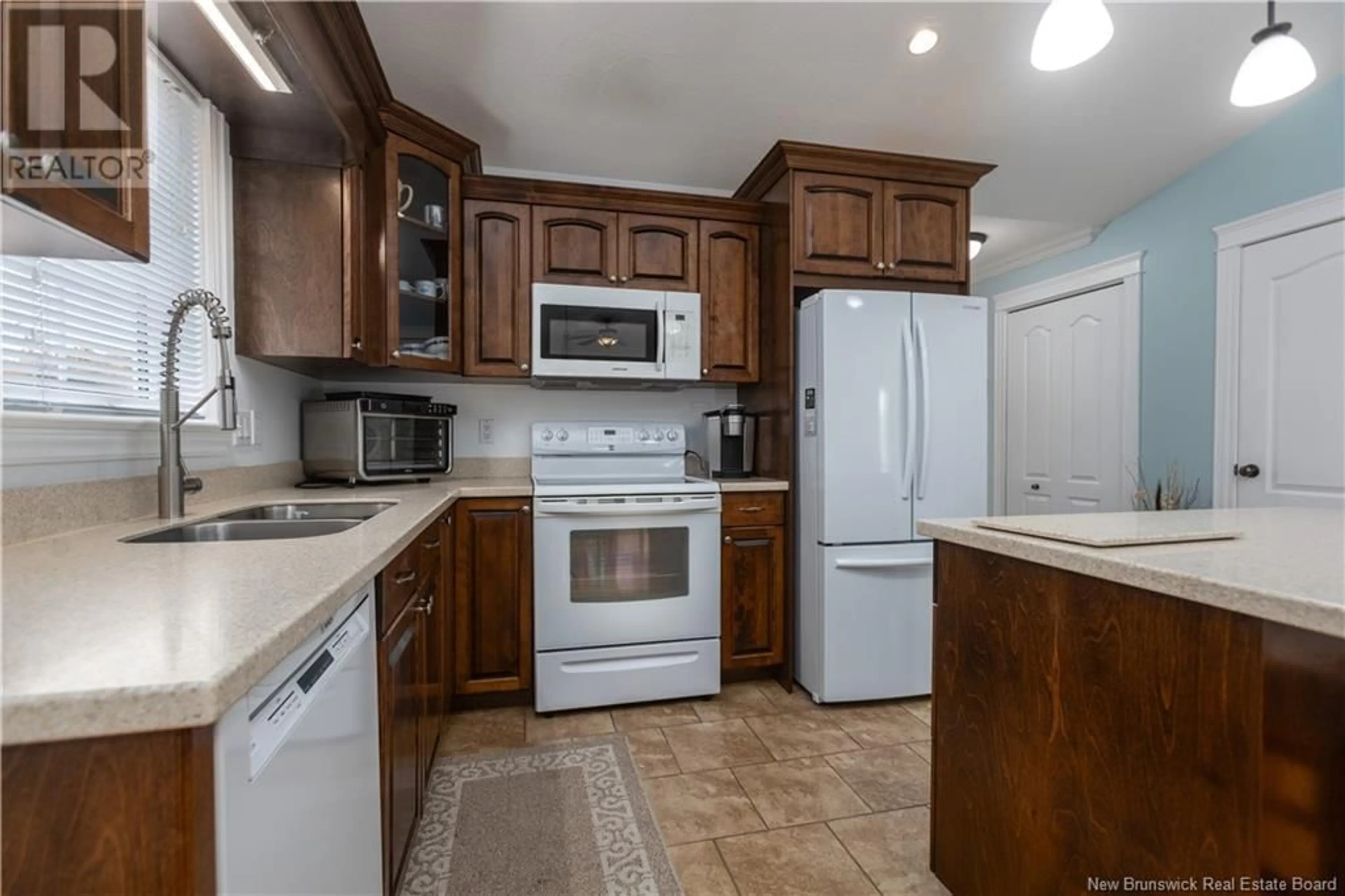 Standard kitchen, wood floors, cottage for 1 Sandy Lane, Moncton New Brunswick E1G0C4