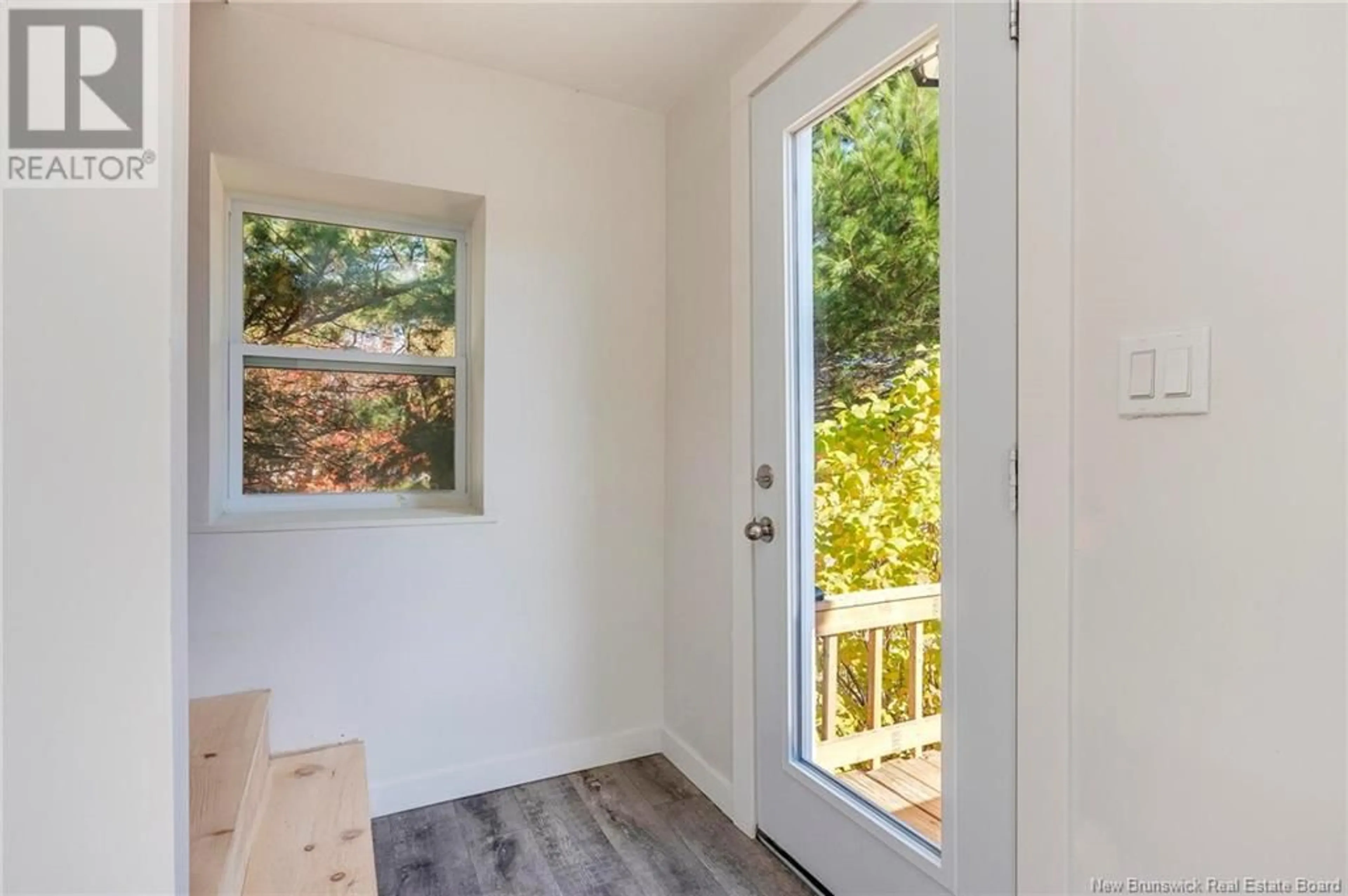 Indoor entryway, wood floors for 30 Murphy Avenue, Moncton New Brunswick E1A4N3