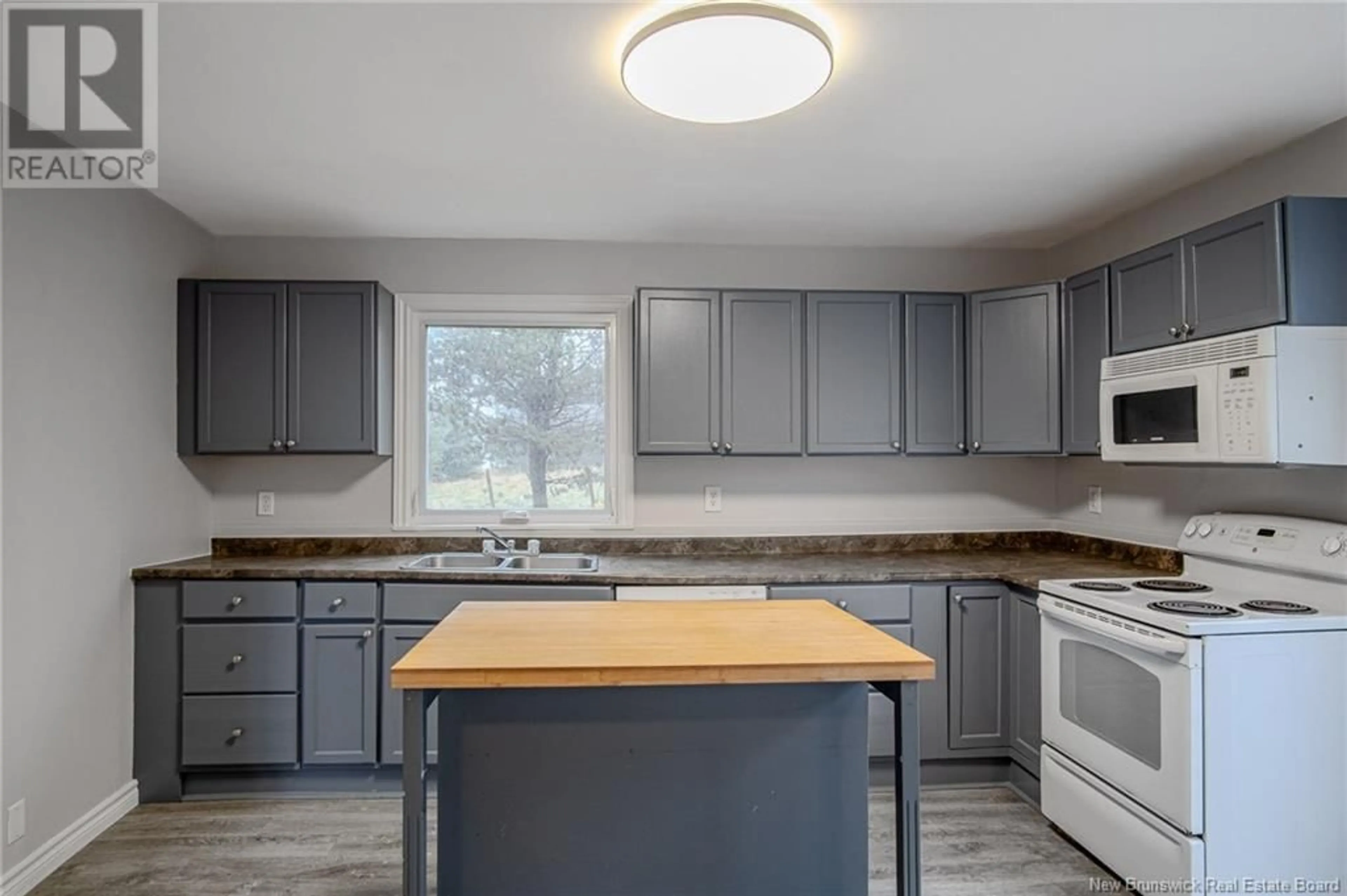 Standard kitchen, wood floors, cottage for 80 Vincent Road, Quispamsis New Brunswick E2E1V7