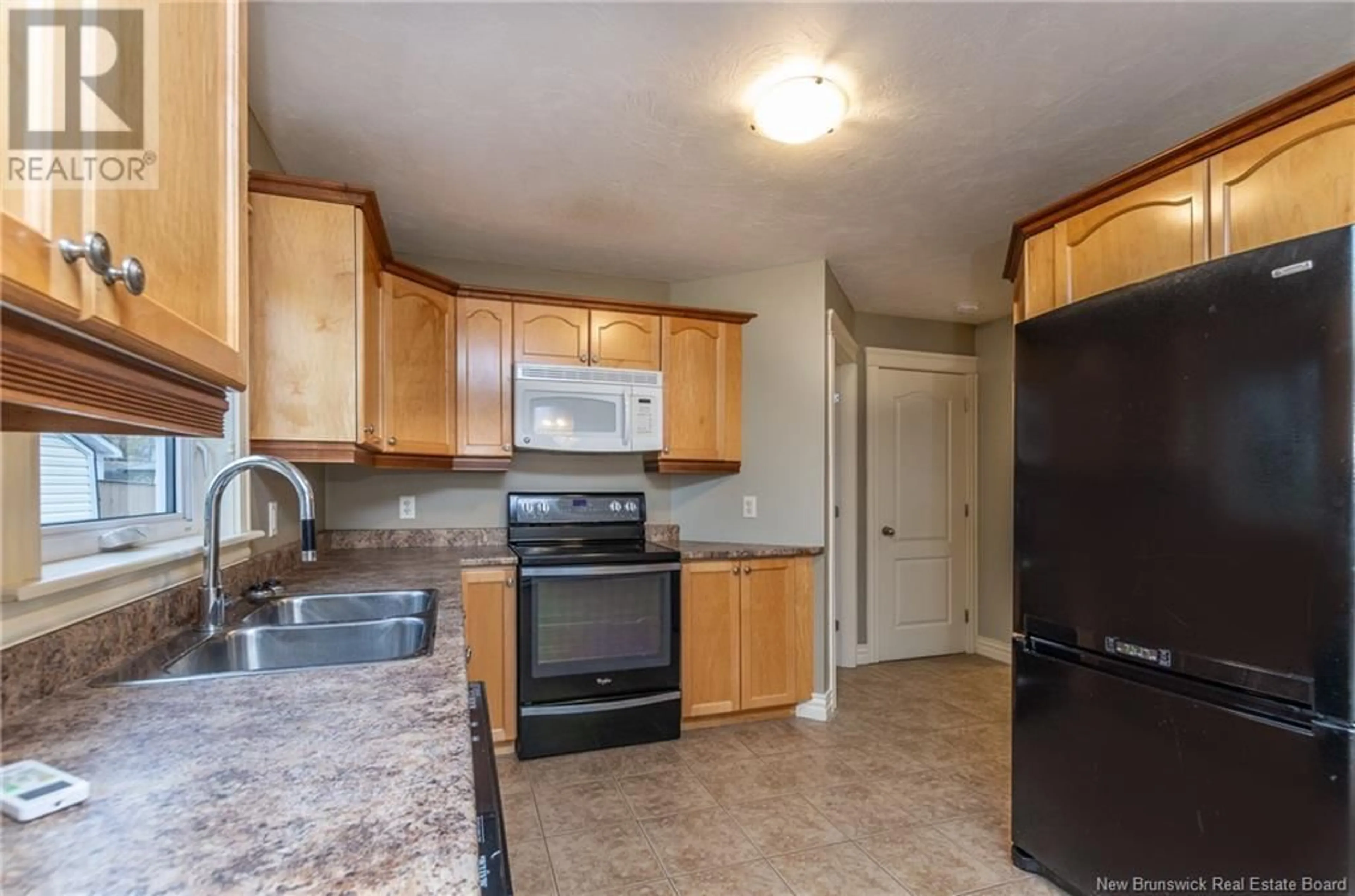 Standard kitchen, wood floors, cottage for 72 Rachel Street, Shediac New Brunswick E4P9A2