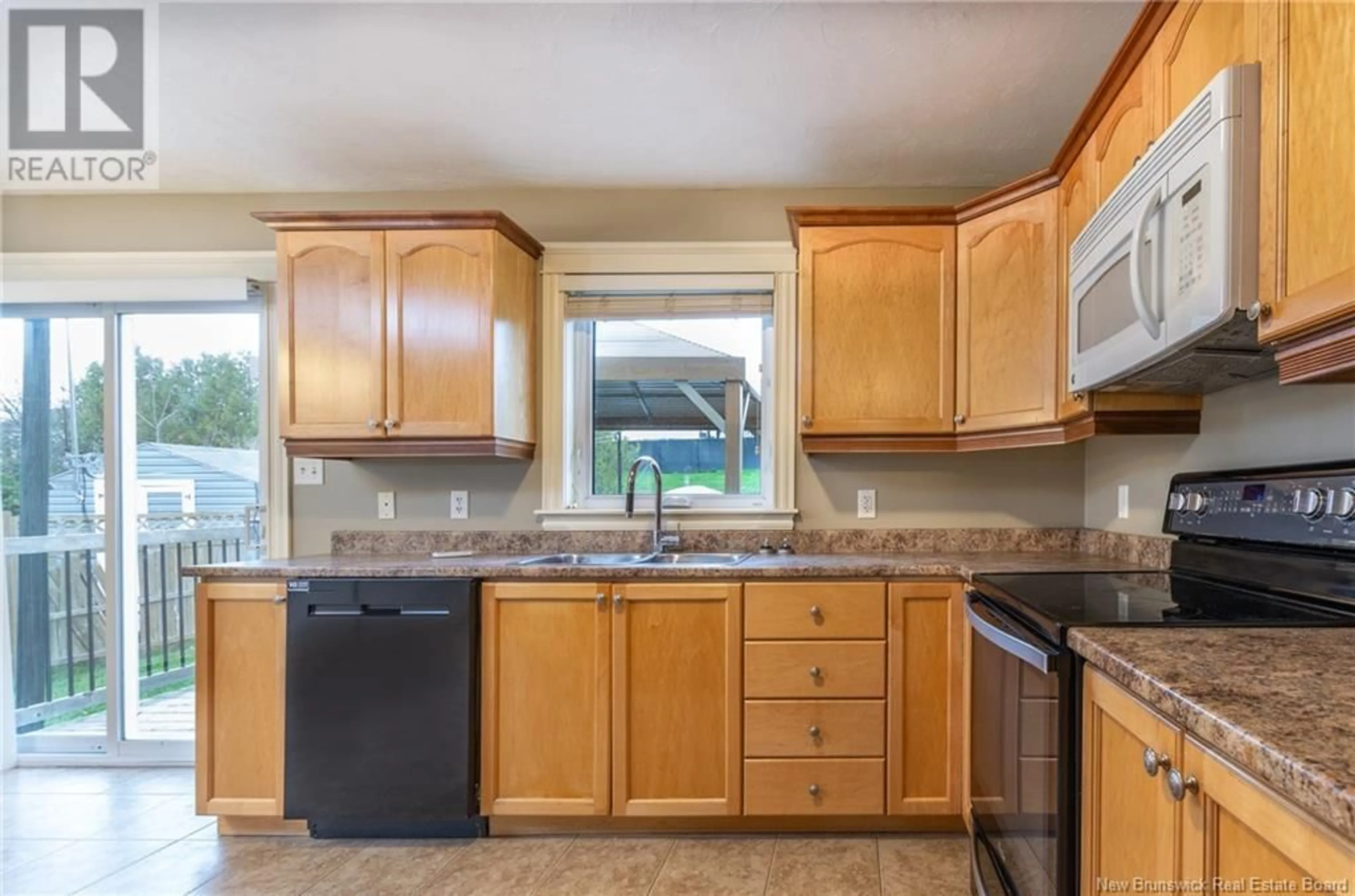 Standard kitchen, wood floors, cottage for 72 Rachel Street, Shediac New Brunswick E4P9A2