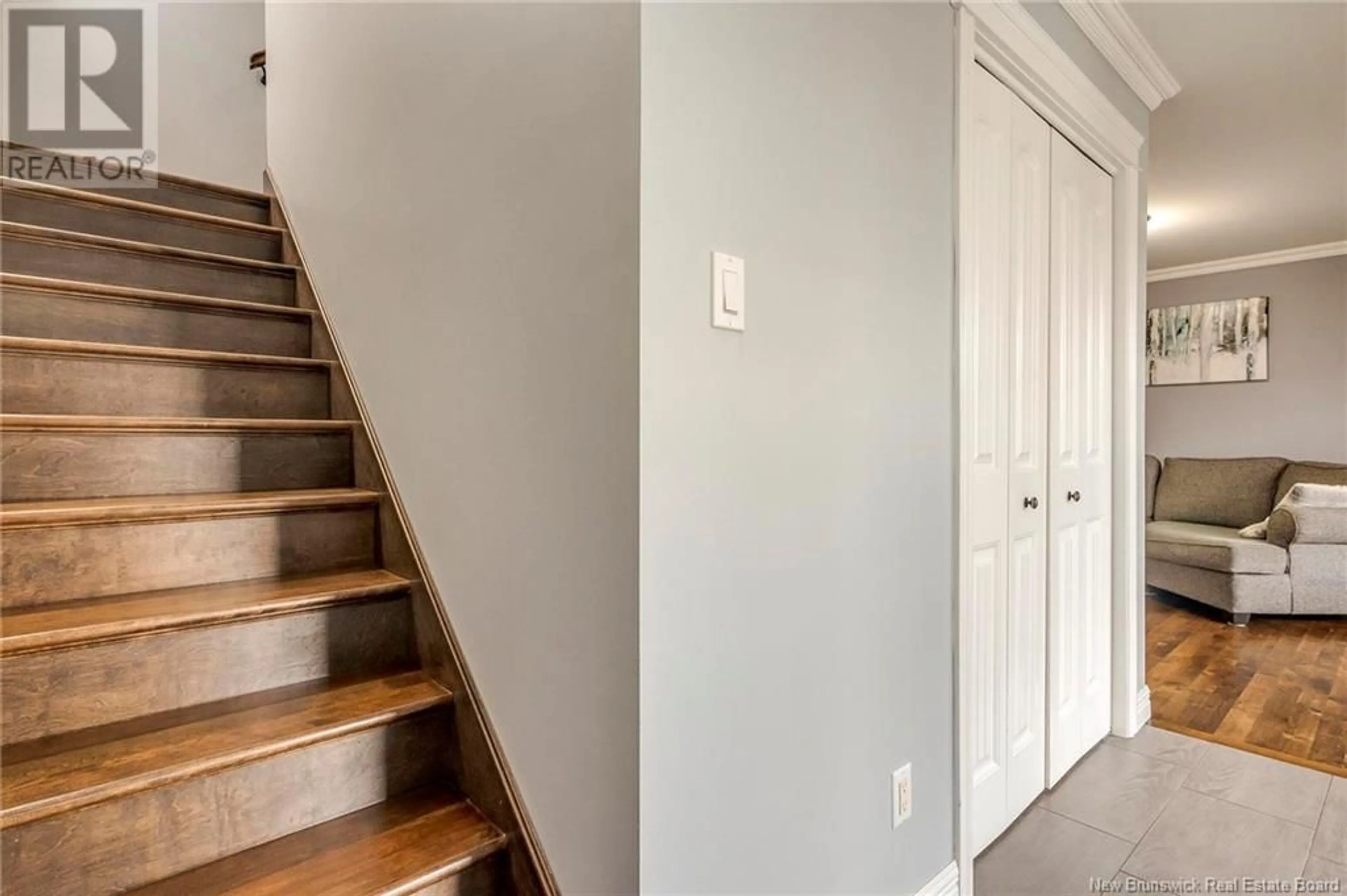 Indoor entryway, wood floors for 304 Lady Russell, Moncton New Brunswick E1E4W7