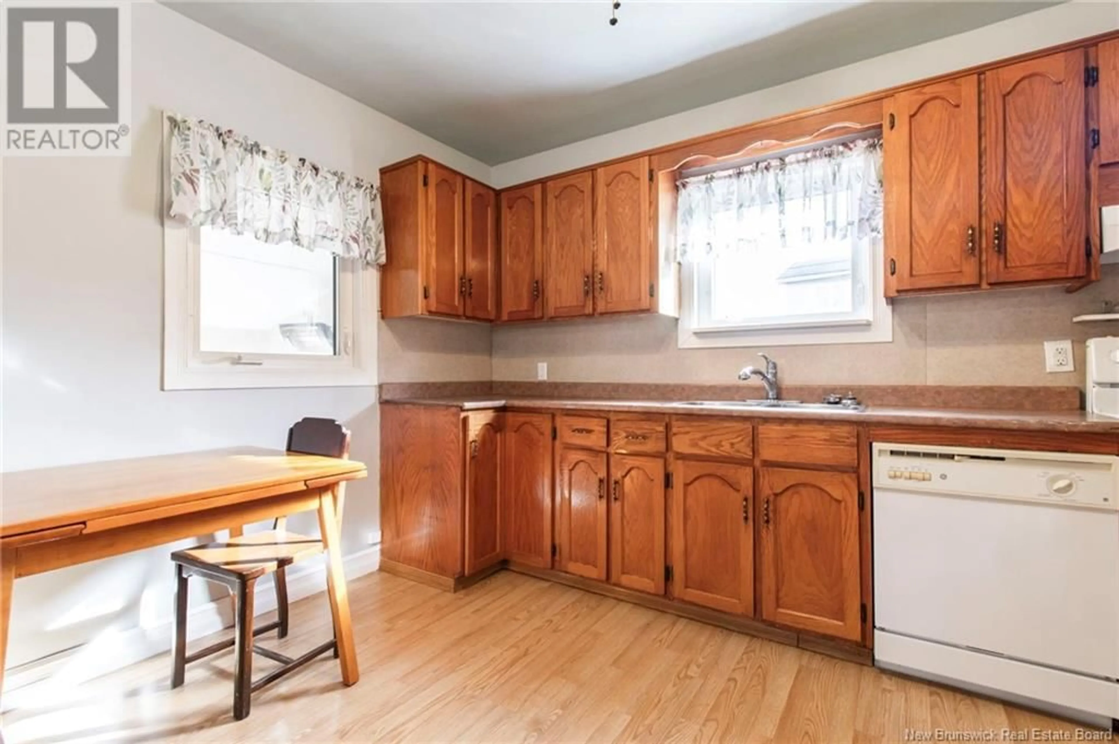 Standard kitchen, wood floors, cottage for 173 spruce Street, Moncton New Brunswick E1C7K5