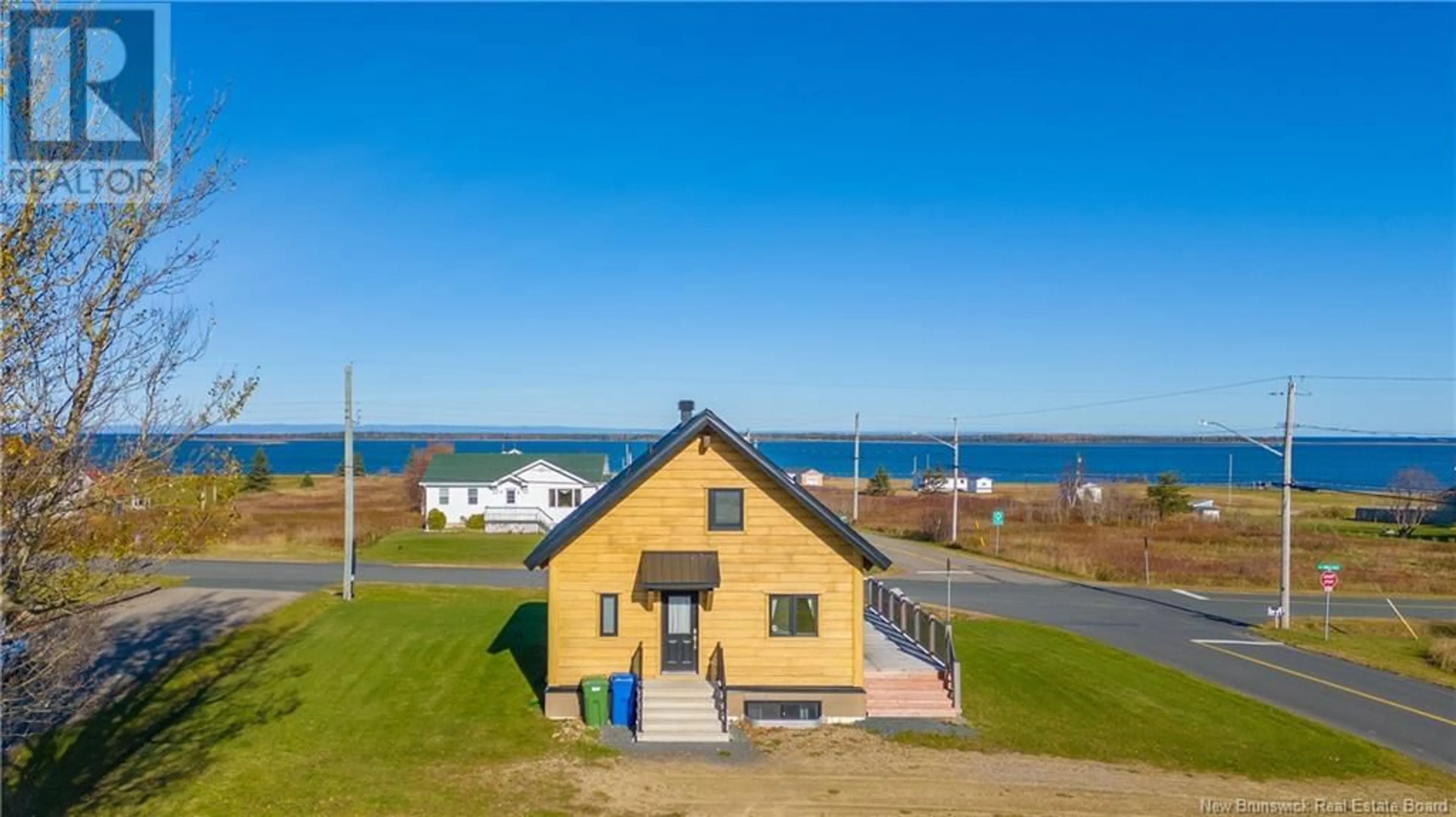 A pic from exterior of the house or condo, cottage for 362 rue de l'Ile Street, Caraquet New Brunswick E1W1B5