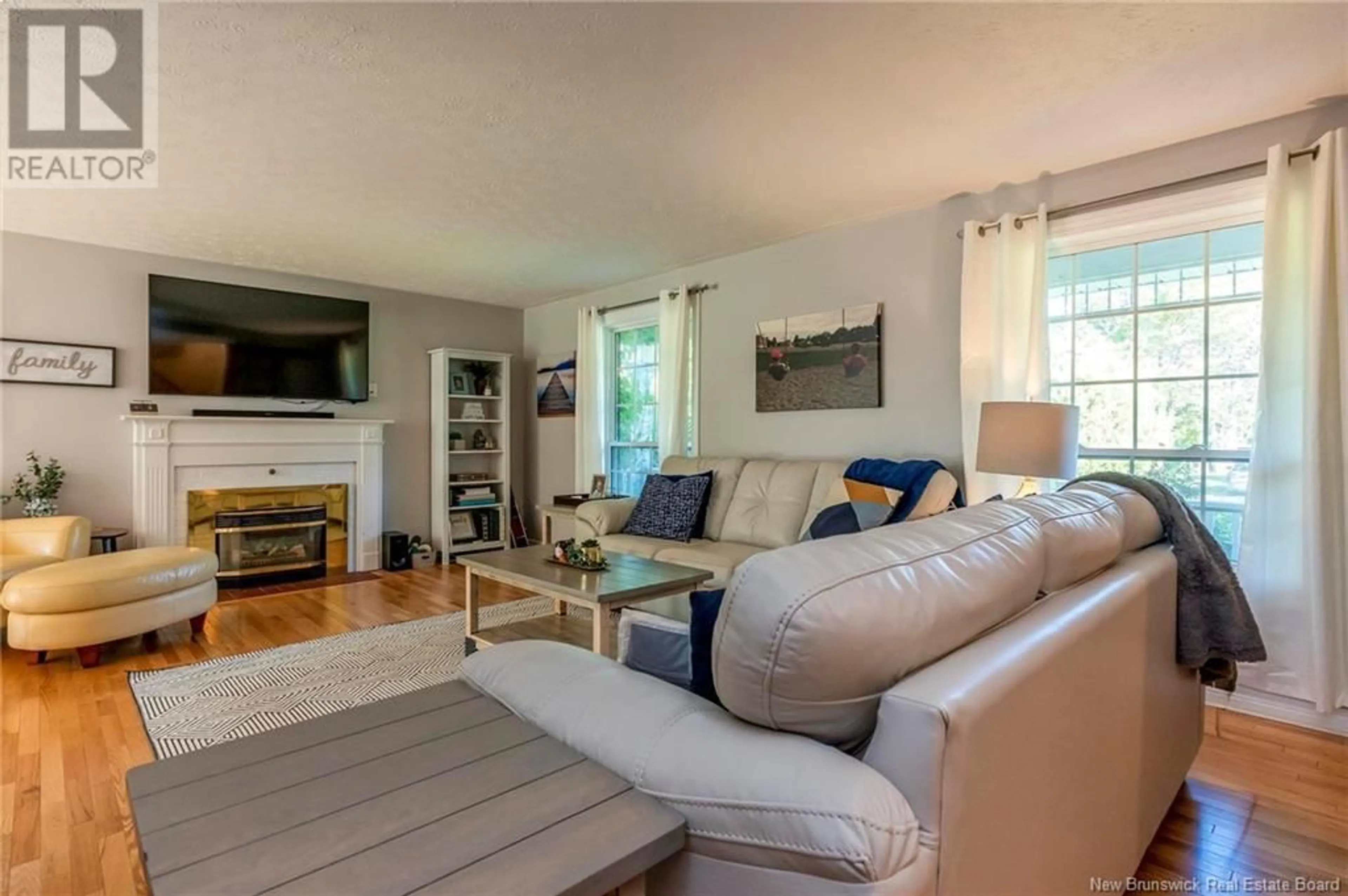 Living room, wood floors for 8 Wedgewood, Rothesay New Brunswick E2E3P9