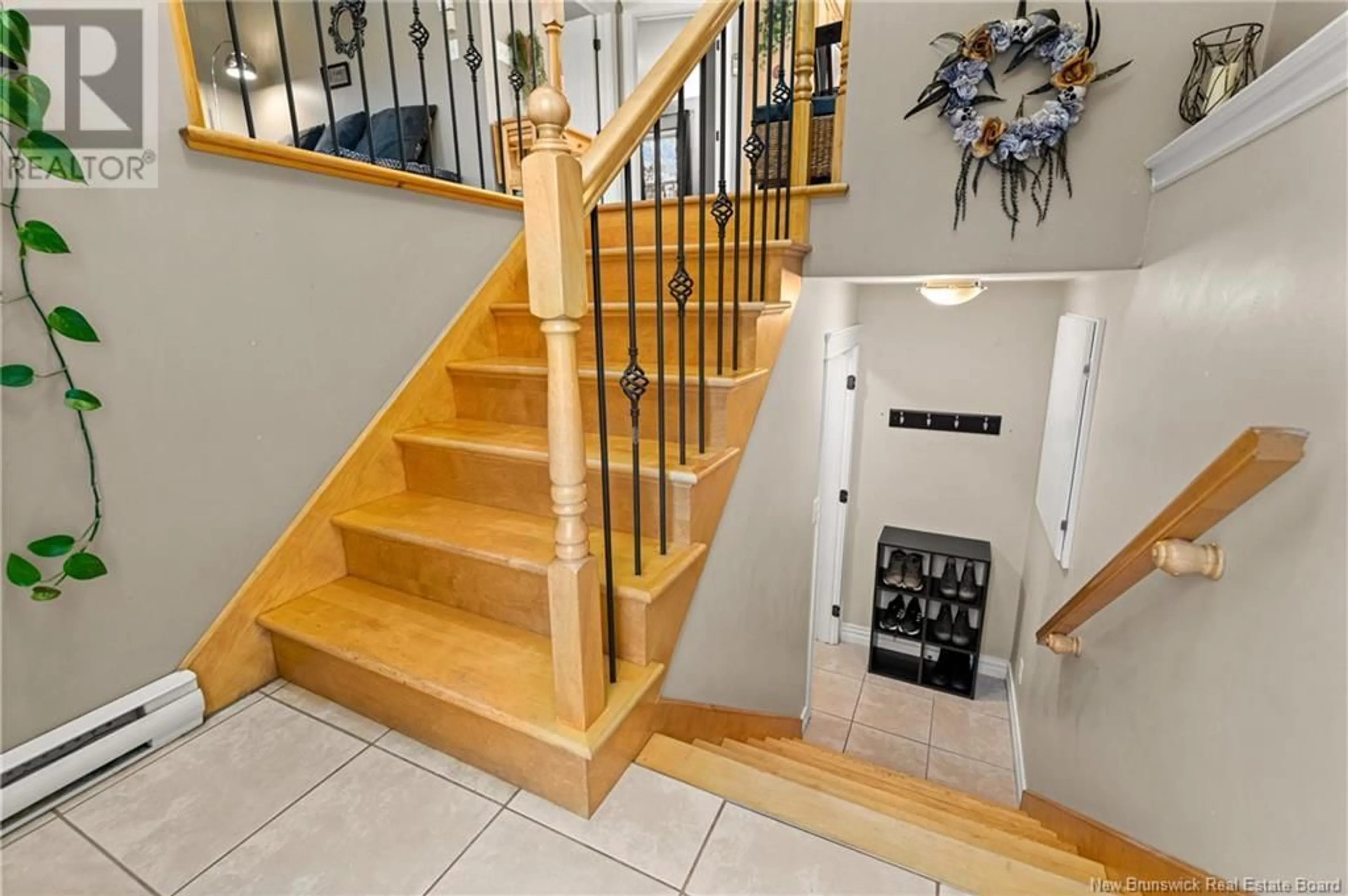 Indoor foyer, wood floors for 124 Devarenne Street, Dieppe New Brunswick E1H0C8