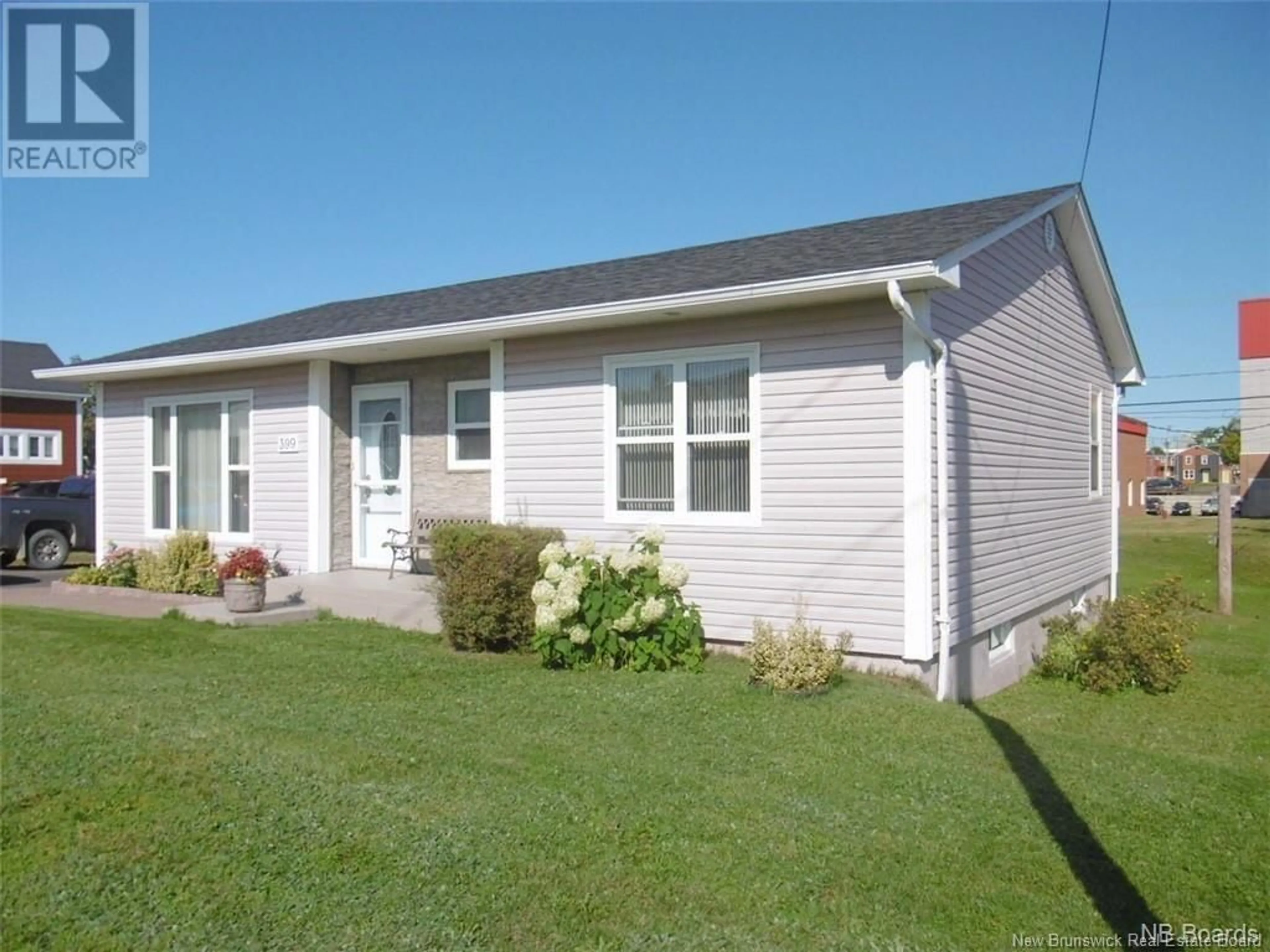 Home with vinyl exterior material, street for 399 RUE ARSENEAU, Tracadie New Brunswick E1X1B3