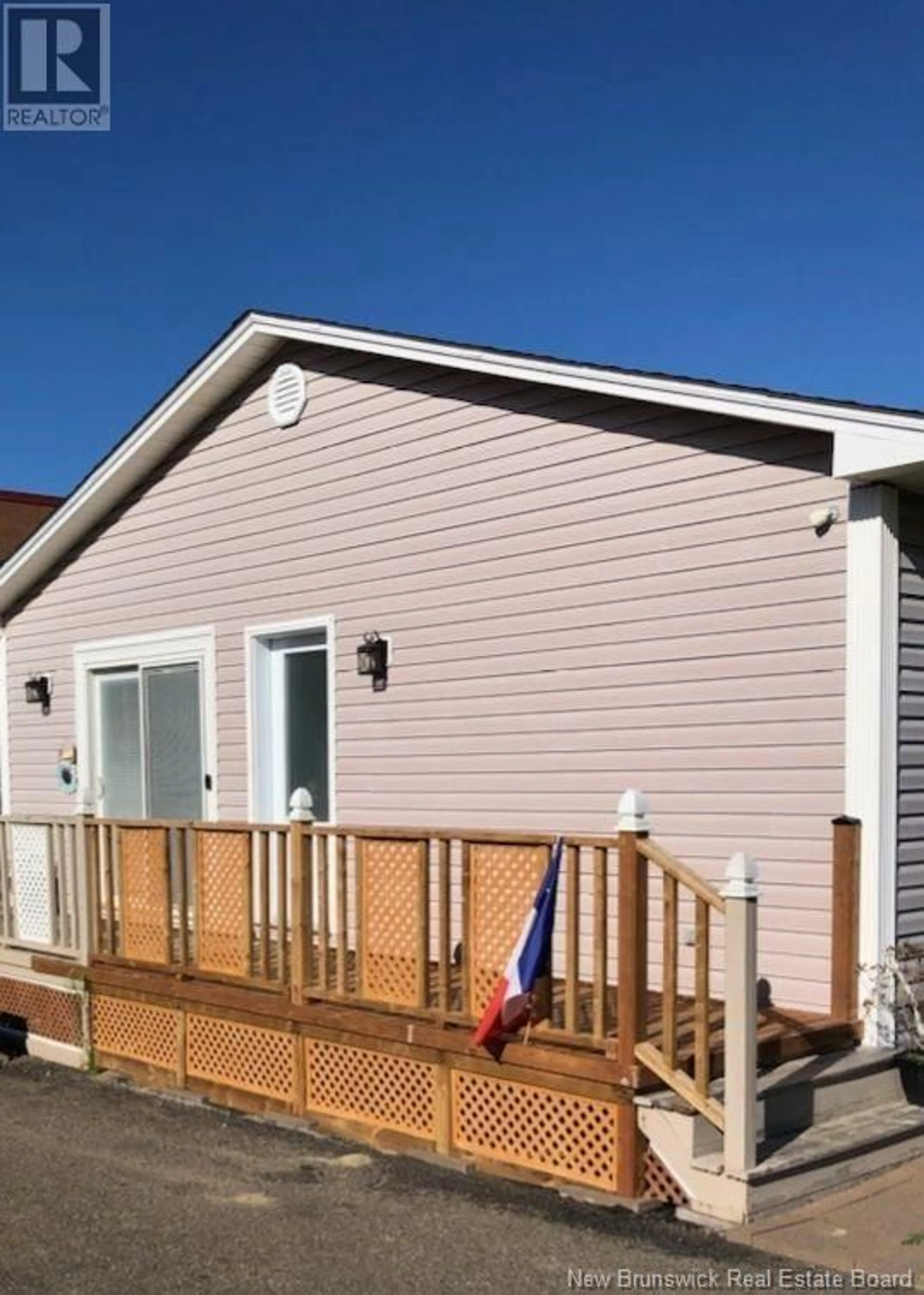 Home with vinyl exterior material, building for 399 RUE ARSENEAU, Tracadie New Brunswick E1X1B3