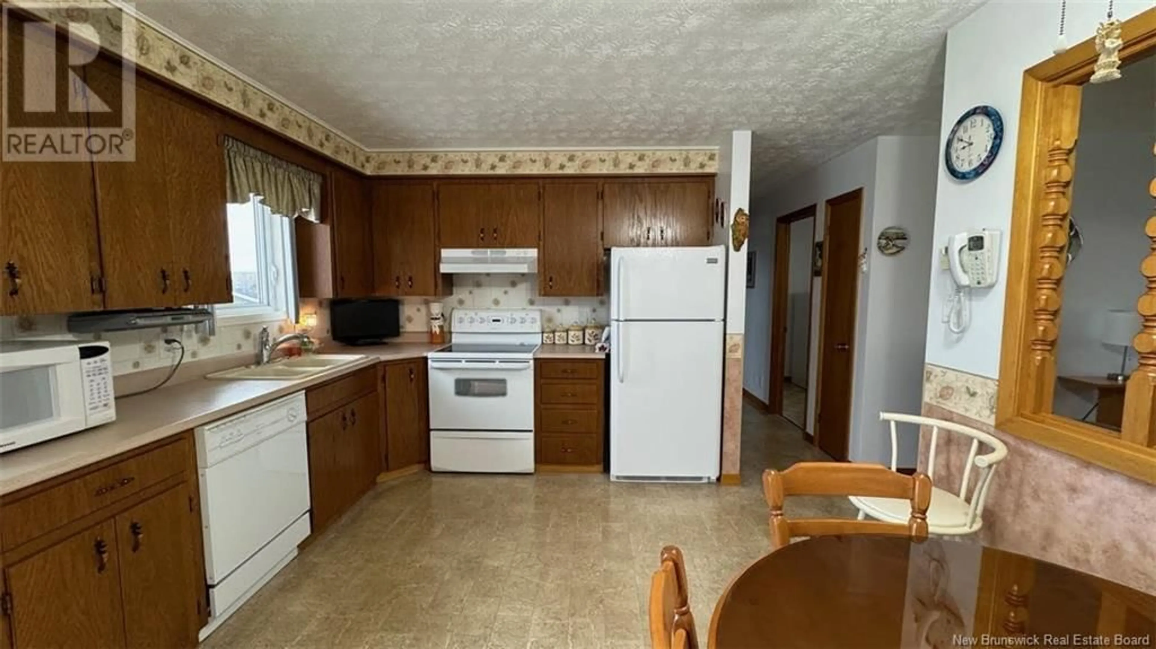 Standard kitchen, wood floors, cottage for 786 3e Avenue, Grand-Sault/Grand Falls New Brunswick E3Z1A4