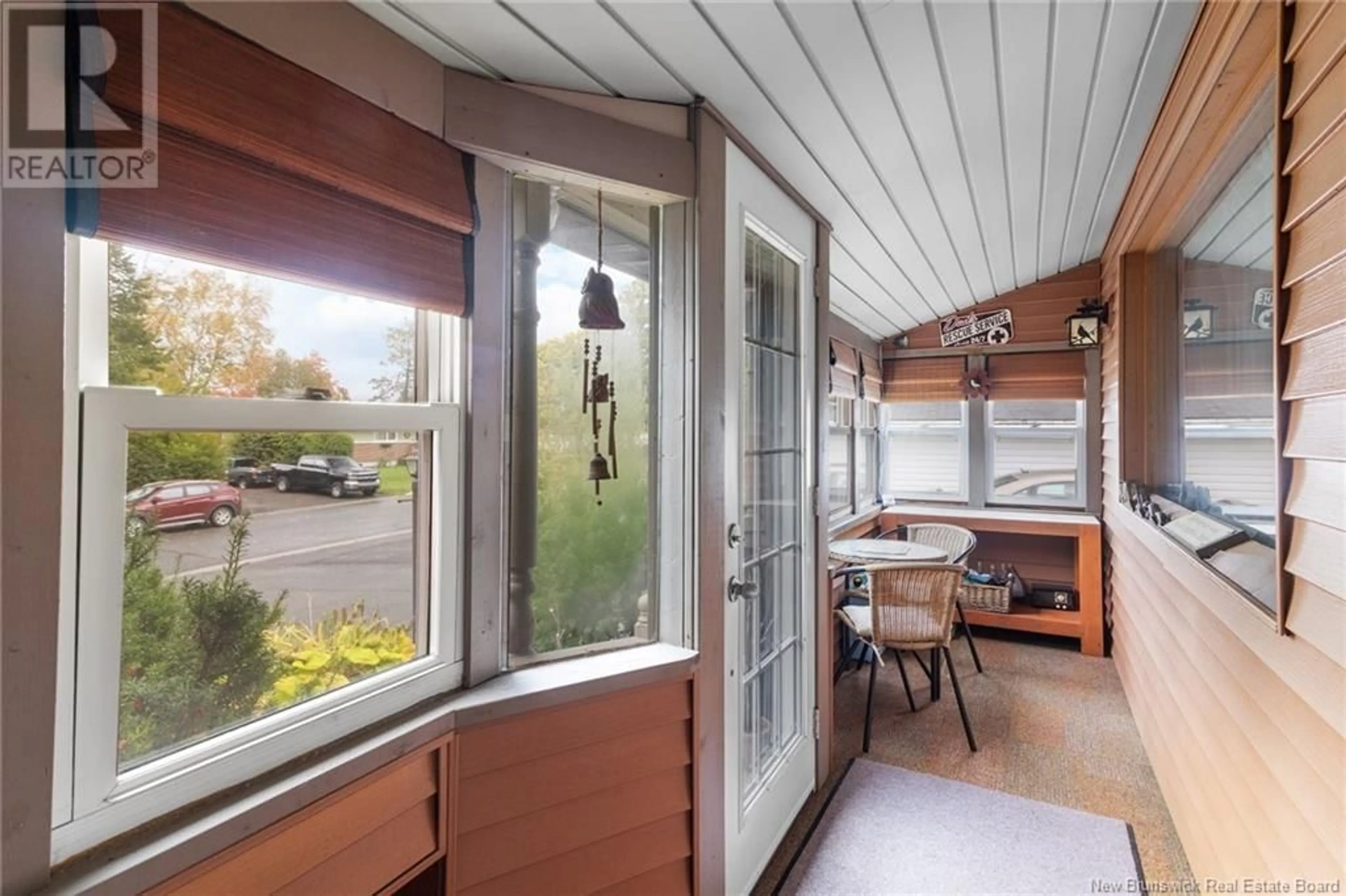 Indoor entryway, wood floors for 135 Beechwood Crescent, Fredericton New Brunswick E3B2S9