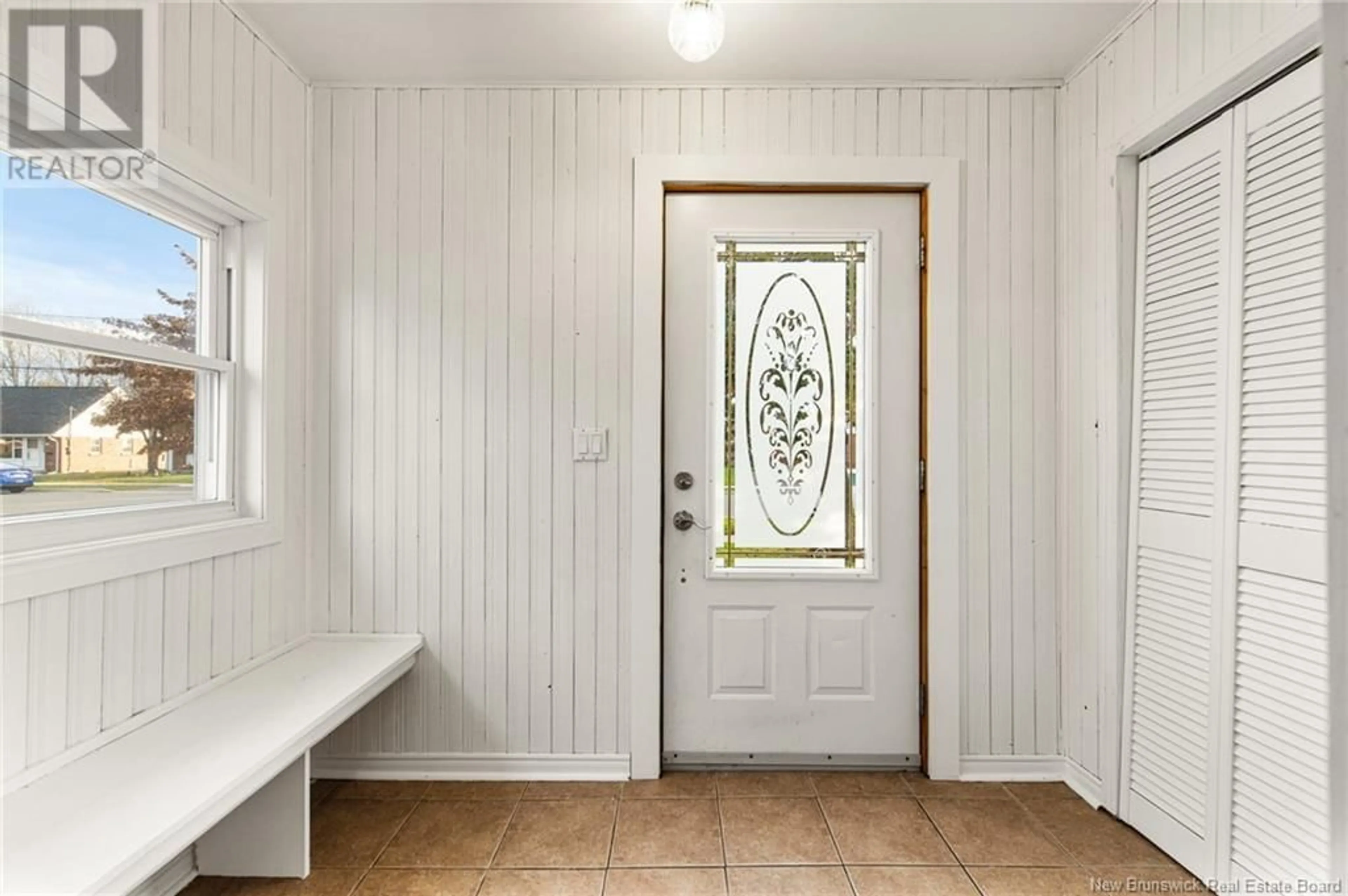 Indoor entryway, wood floors for 41 Hows Crescent, Moncton New Brunswick E1E1S9