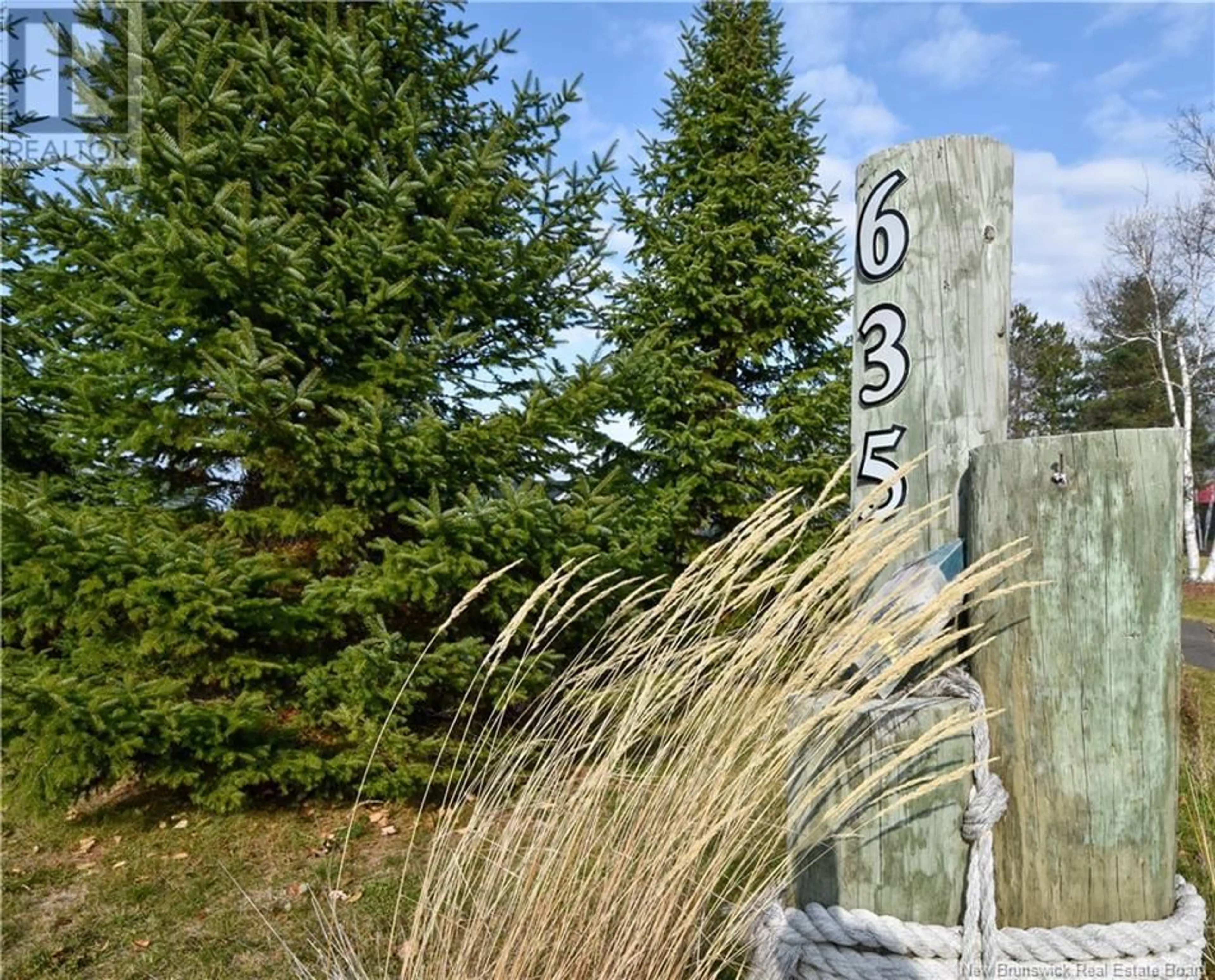 A pic from exterior of the house or condo, the fenced backyard for 635 Pointe-à-Tom, Pointe-À-Tom New Brunswick E1X3X5