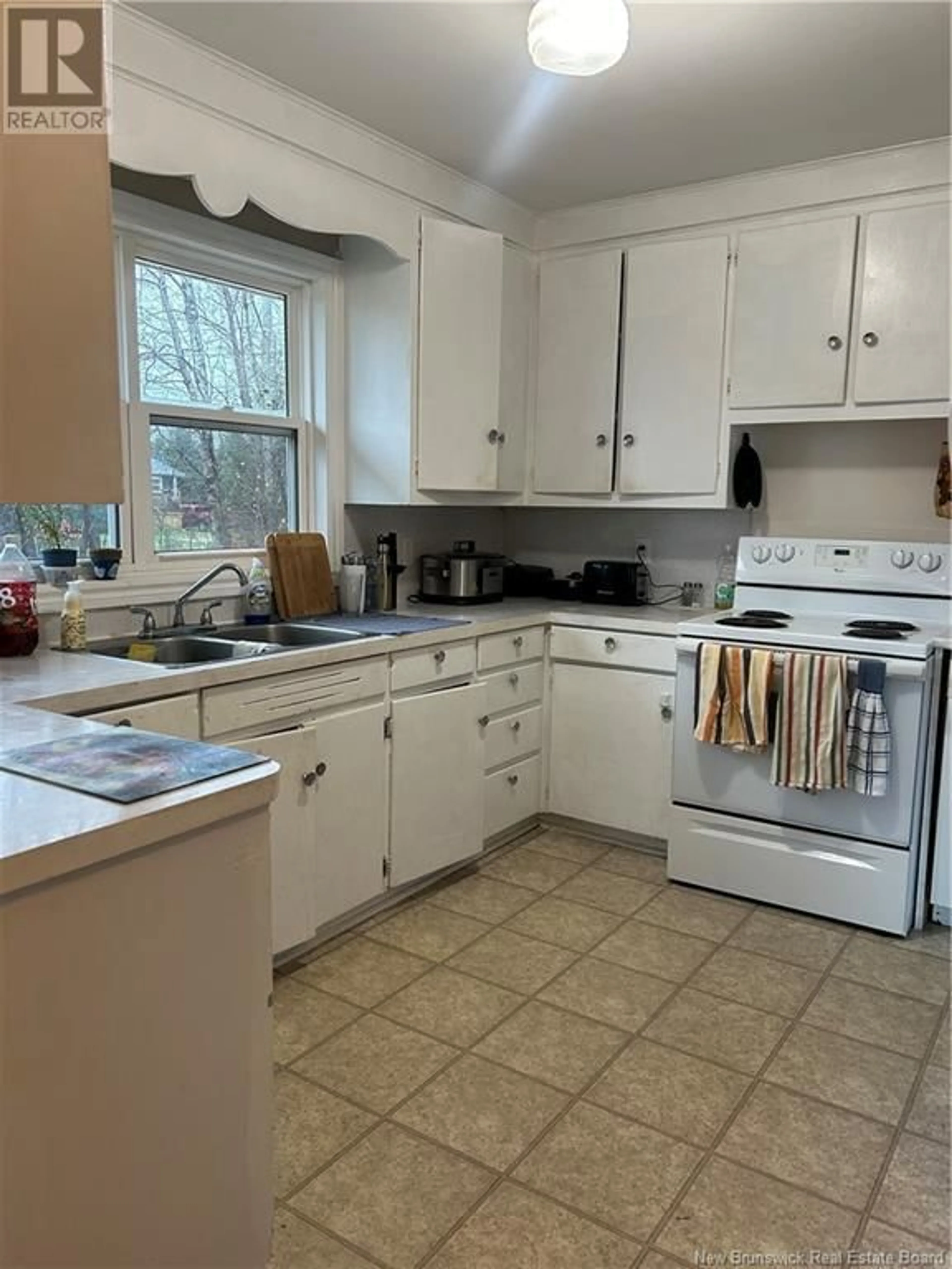 Kitchen, wood floors, cottage for 233 Hutchison Drive, Miramichi New Brunswick E1V6C1