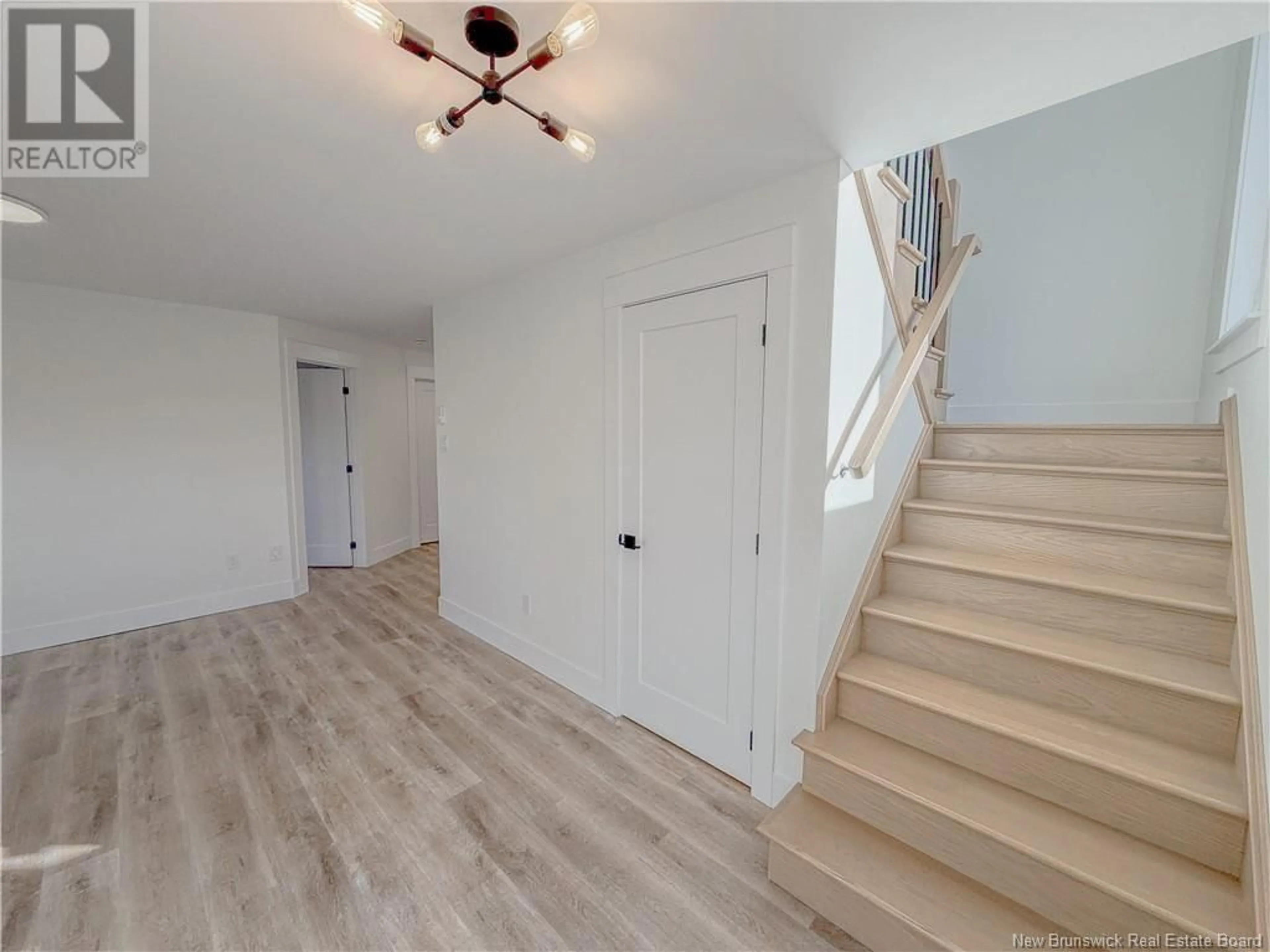 Indoor entryway, wood floors for 32 Blenheim Drive, Quispamsis New Brunswick E2G0L9